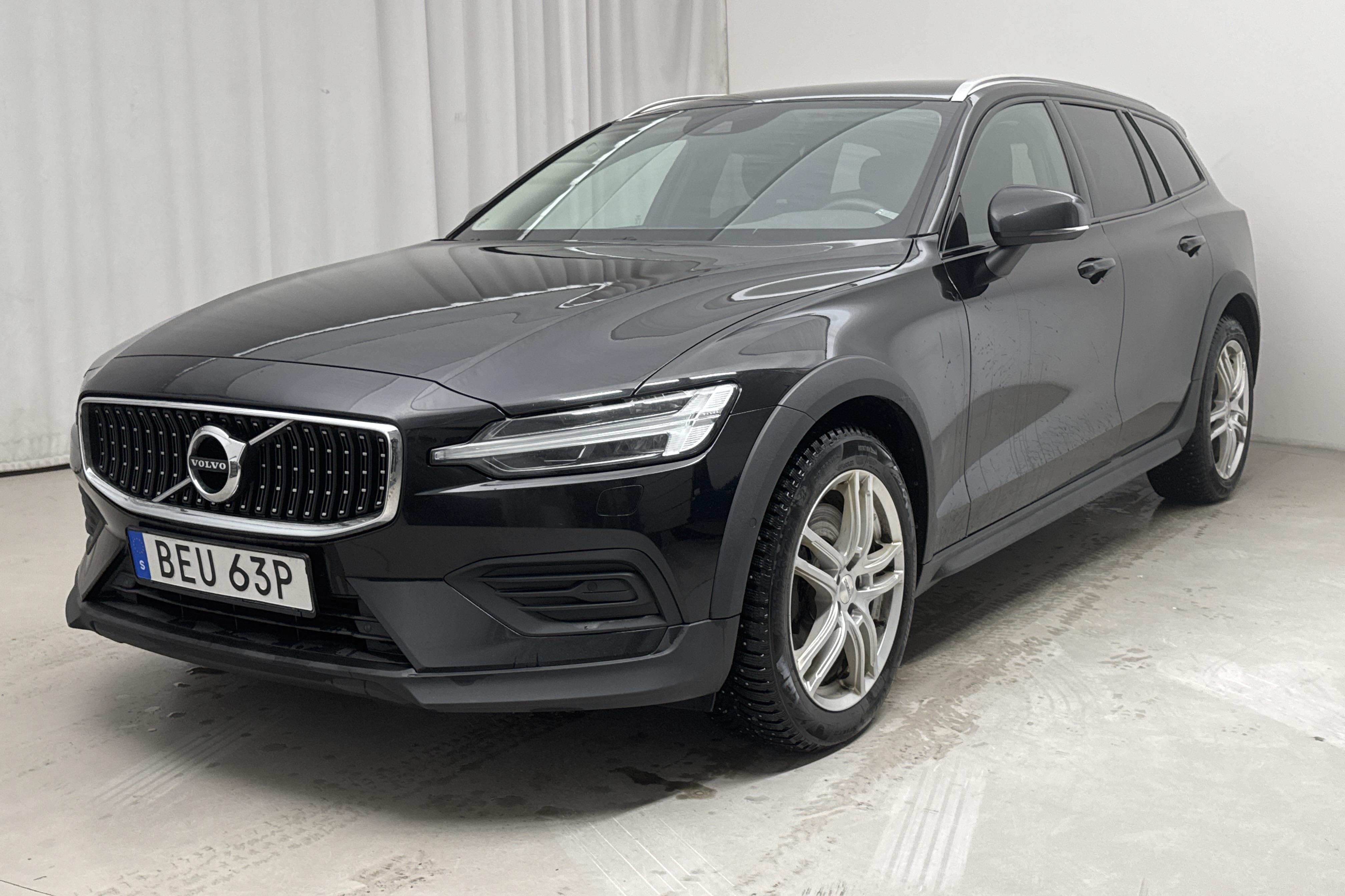 Volvo V60 B4 Cross Country AWD Mildhybrid, Diesel (197hk) - 142 270 km - Automaattinen - musta - 2022