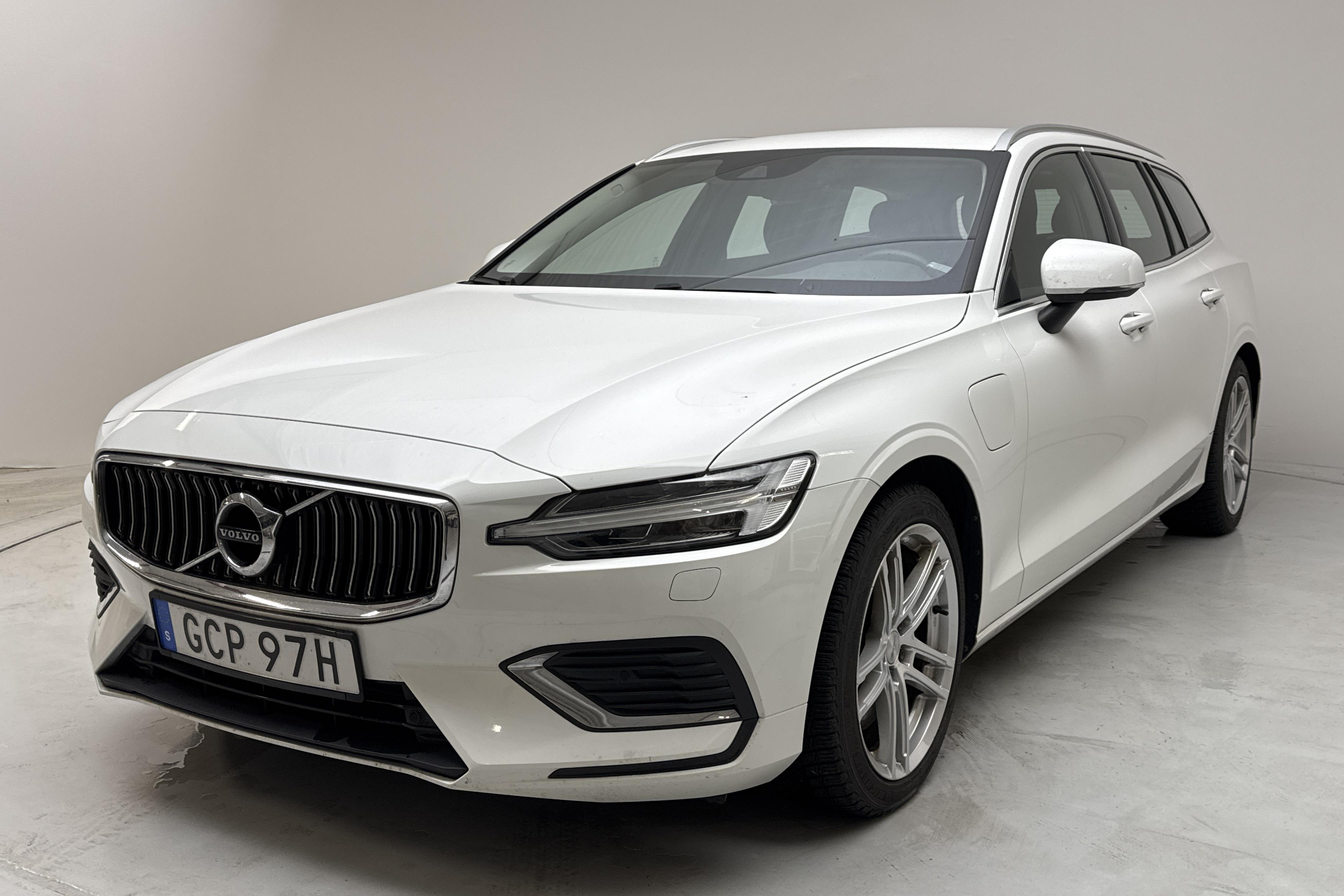 Volvo V60 T6 AWD Twin Engine (340hk) - 40 260 km - Automatic - white - 2022