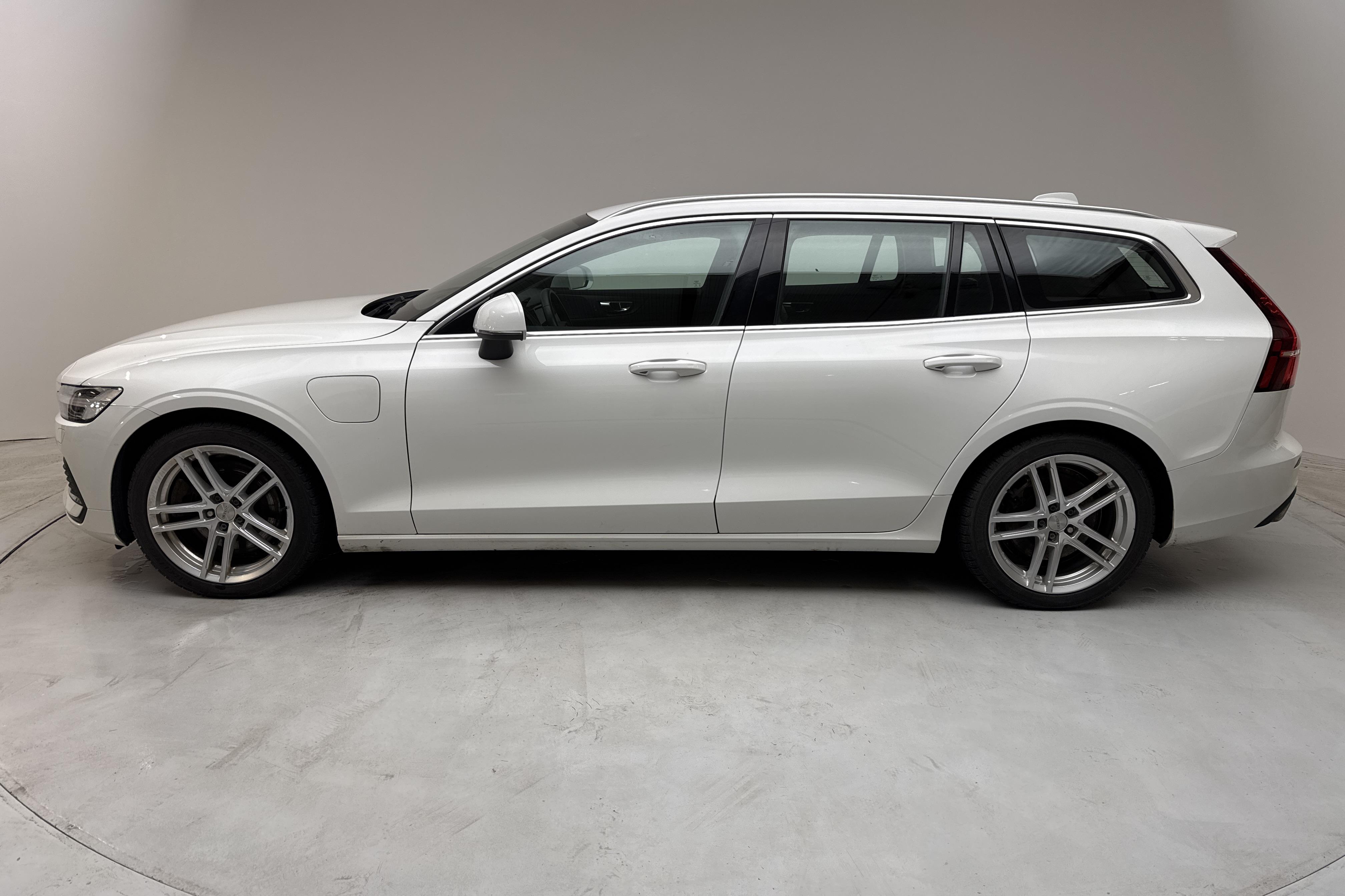 Volvo V60 T6 AWD Twin Engine (340hk) - 40 260 km - Automatic - white - 2022