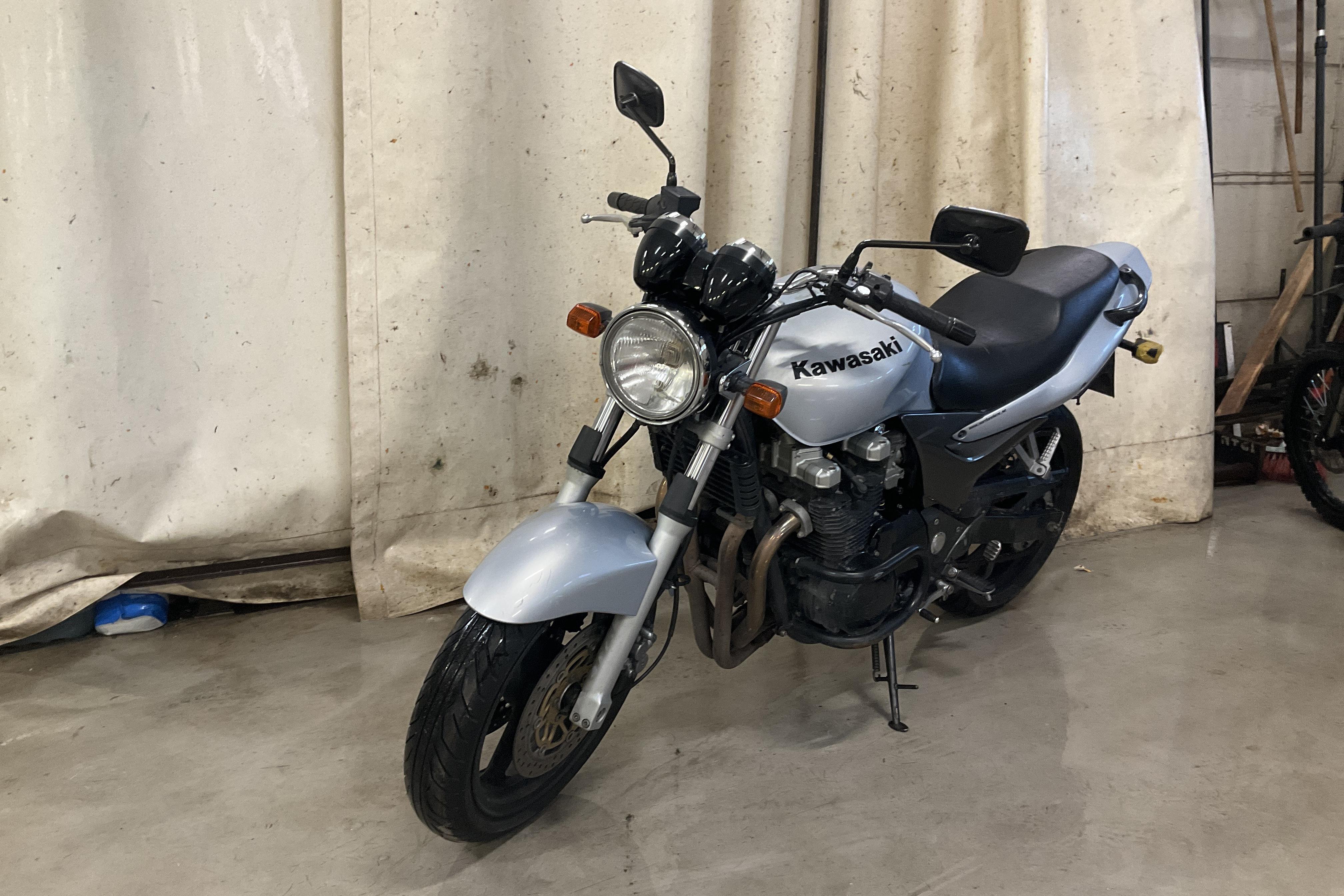 Kawasaki ZR-7 Motorcykel A2 Reparations/reservdelsobjekt - 41 260 km - Manuaalinen - hopea - 2003