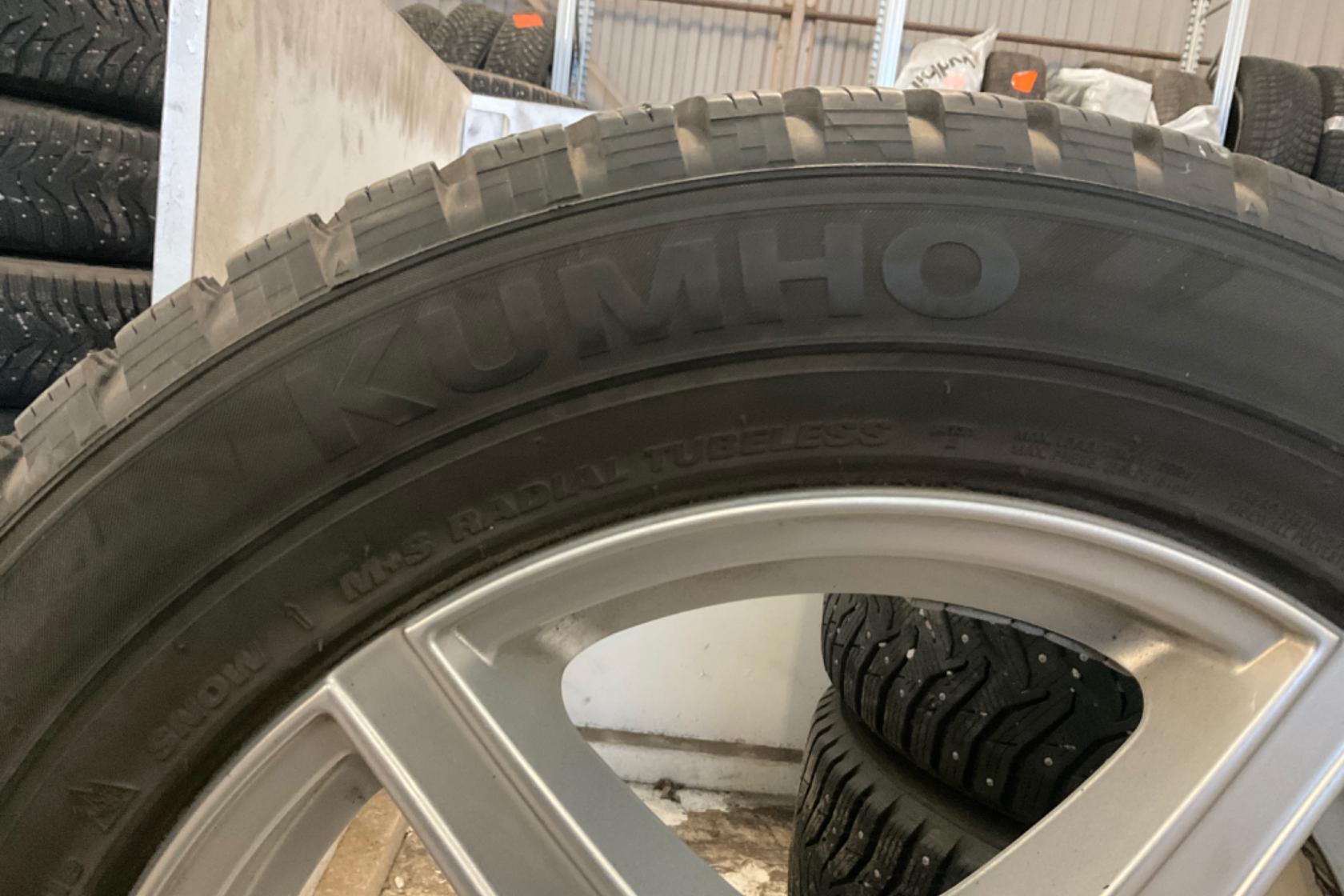 Vinterhjul (nr 7) KUMHO WINTERCRAFT ICE 235/55R17 - 0 km