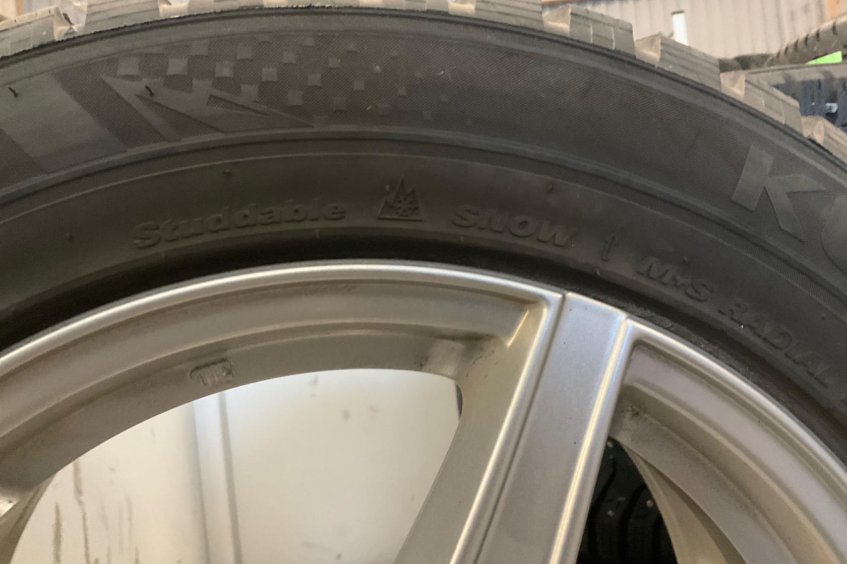 Vinterhjul (nr 7) KUMHO WINTERCRAFT ICE 235/55R17 - 0 km