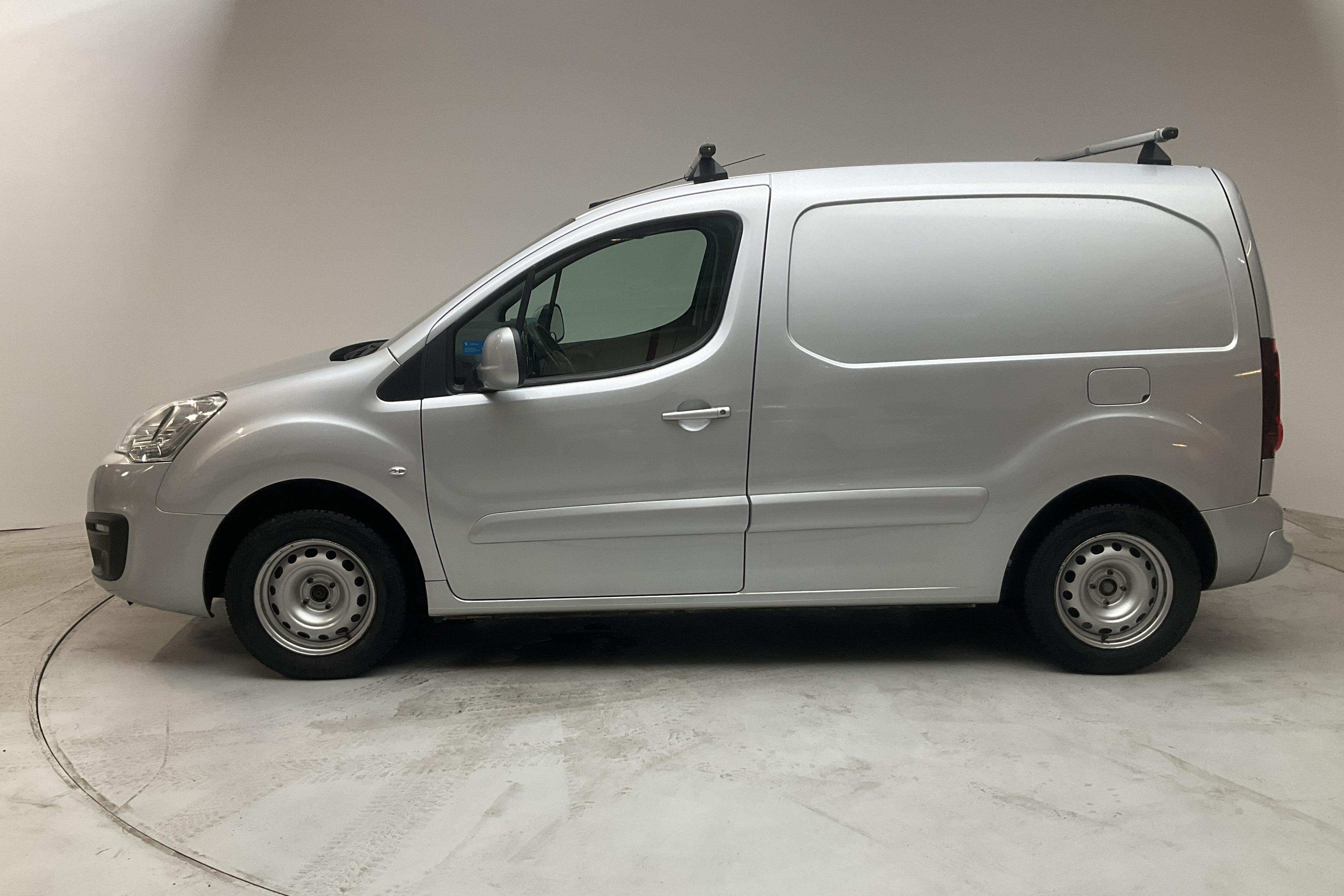 Peugeot Partner 1.6 BlueHDI Skåp (100hk) - 124 830 km - Manuaalinen - Light Grey - 2017