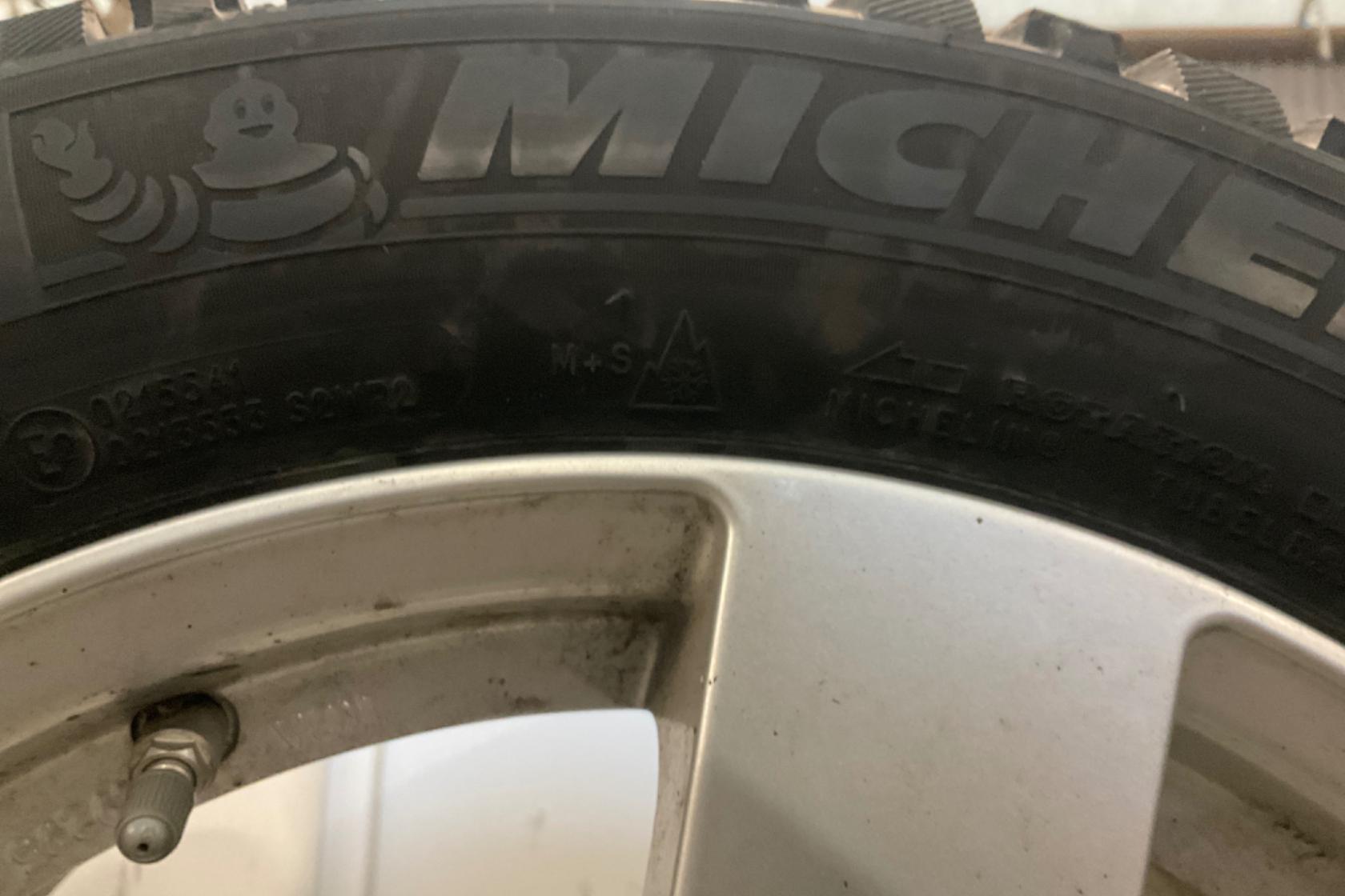 Vinterhjul (nr 10) MICHELIN X-ICE NORTH 3 215/60R17 - 0 km