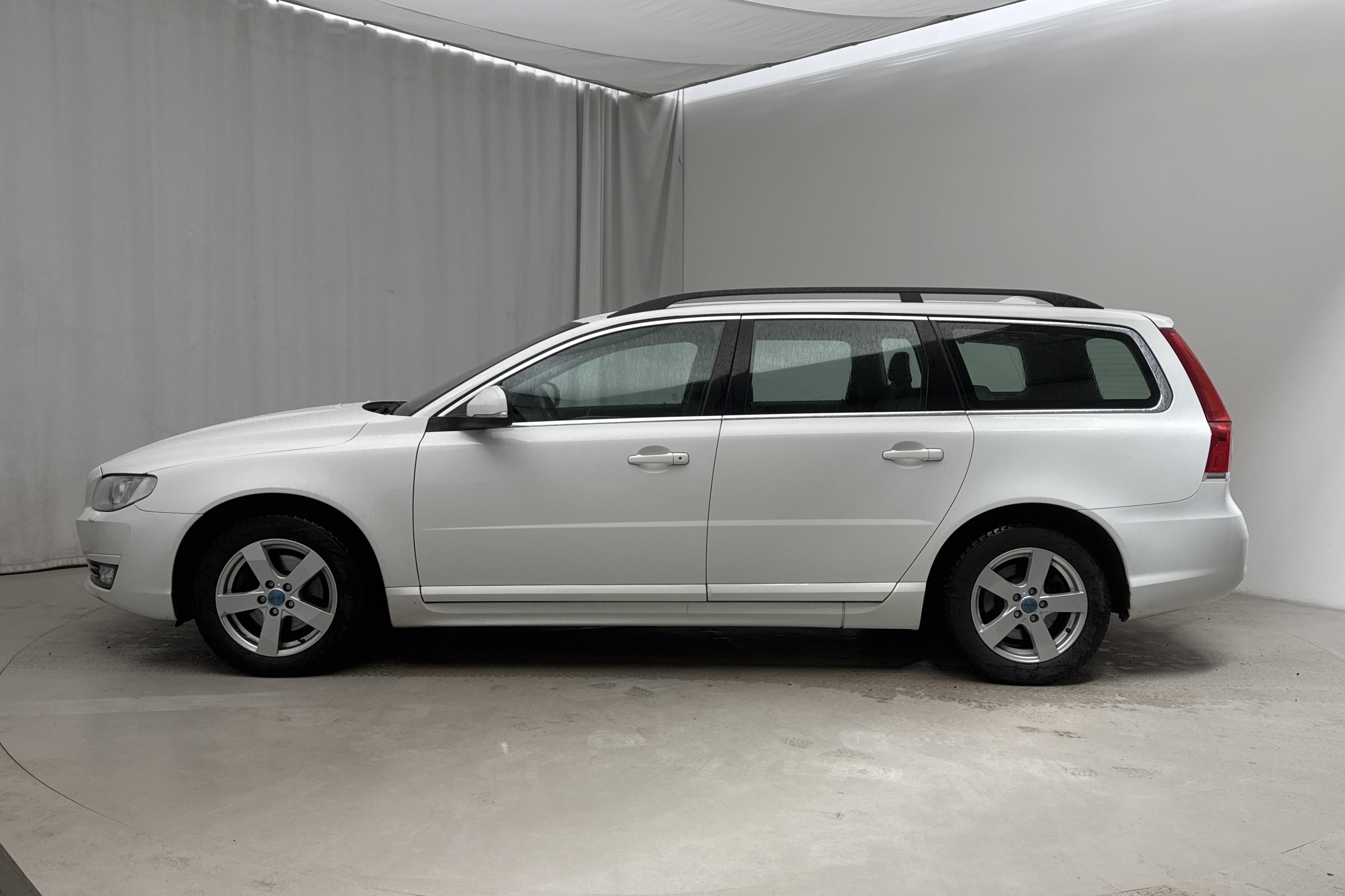 Volvo V70 II D3 (150hk) - 188 530 km - Automatic - white - 2016