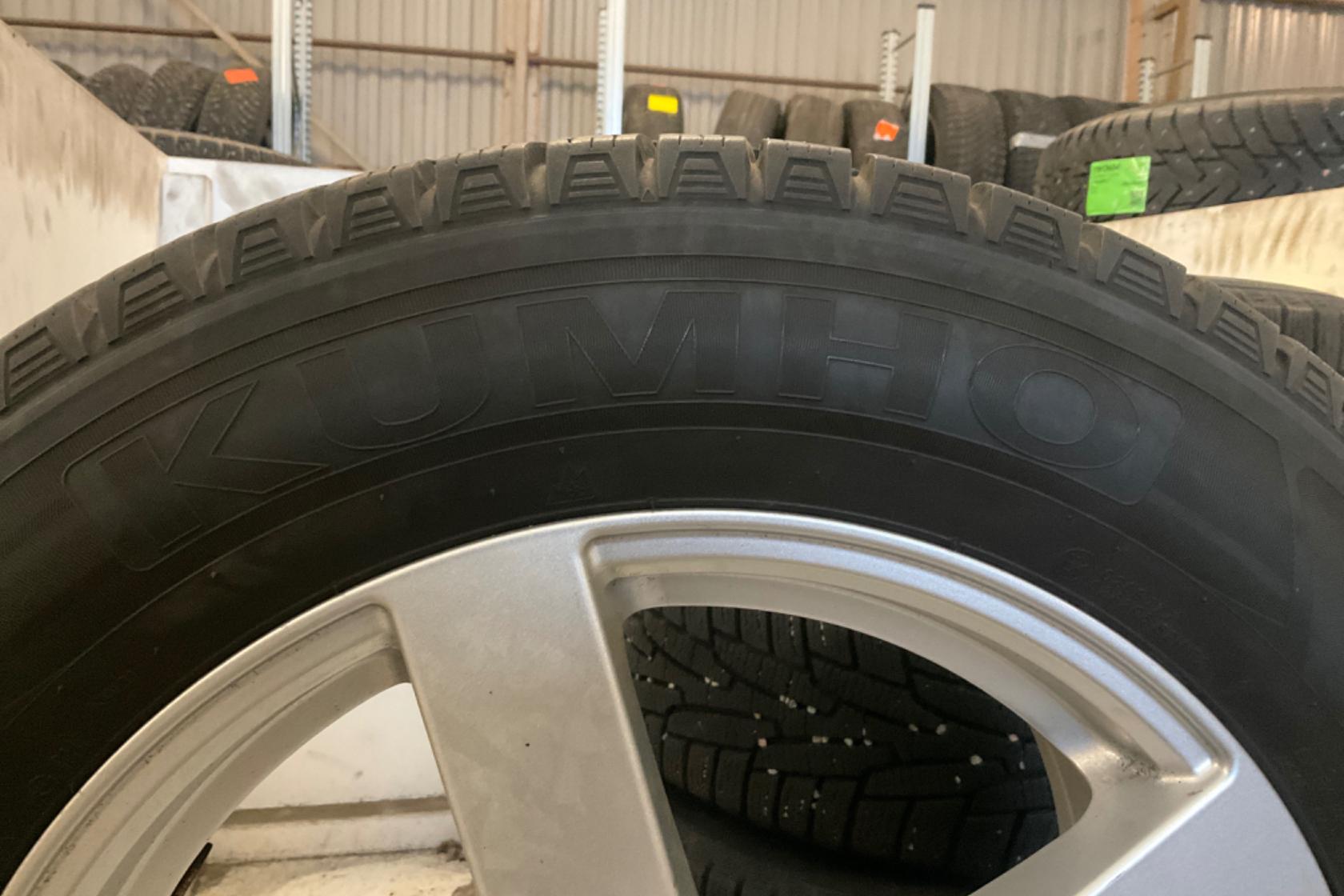 Vinterhjul (nr 32) KUMHO IZEN KW31 225/65R17 - 0 km