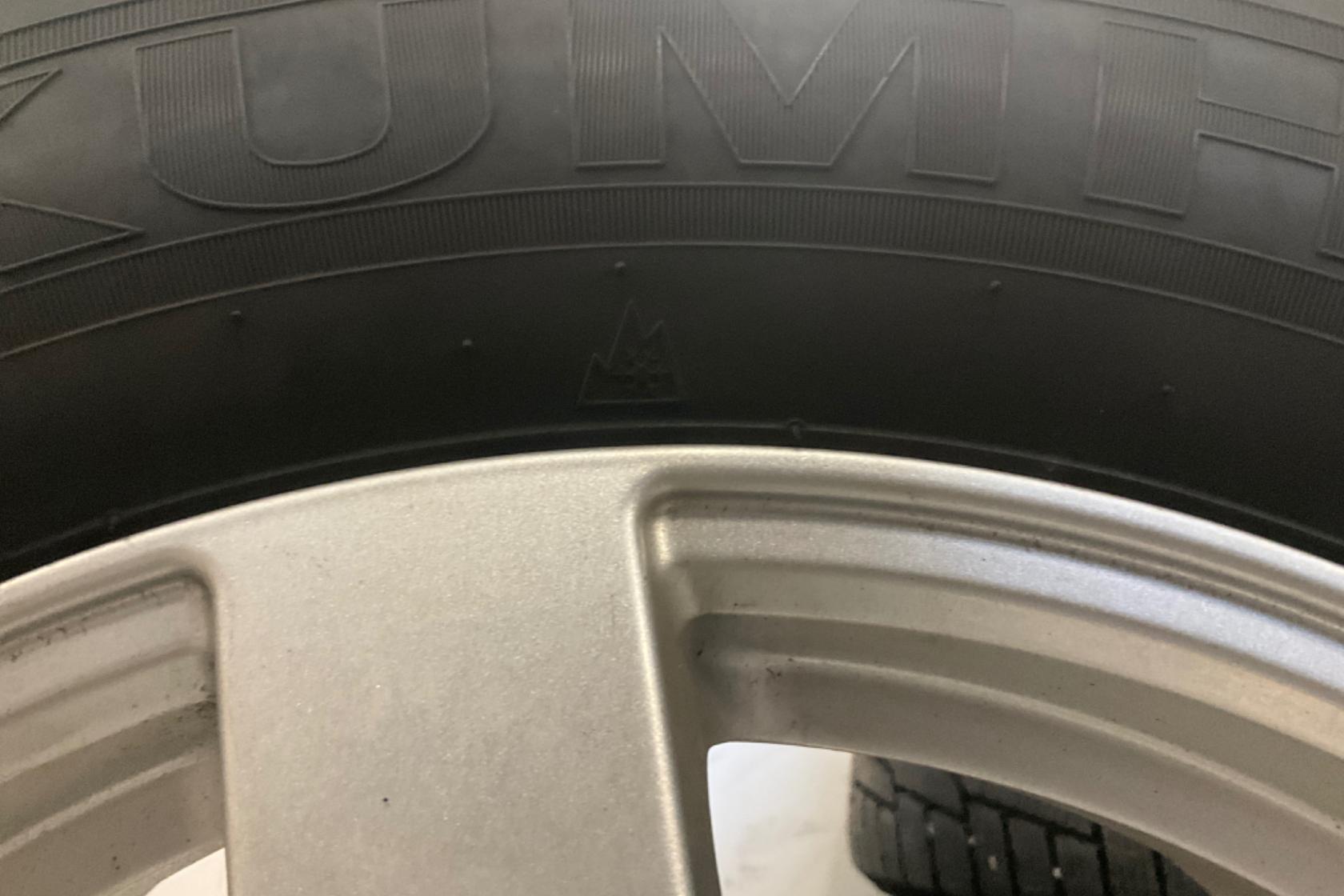 Vinterhjul (nr 32) KUMHO IZEN KW31 225/65R17 - 0 km