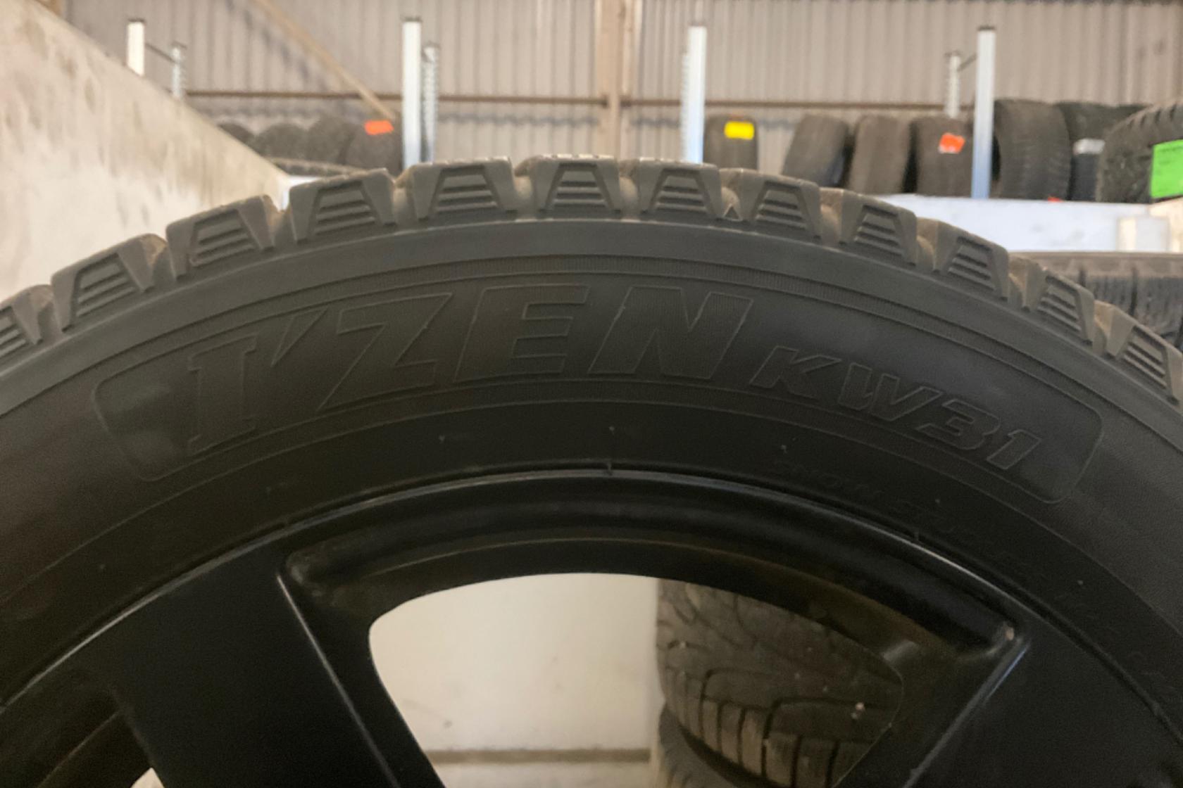 Vinterhjul (nr 41) KUMHO IZEN KW31 215/55R17 - 0 km