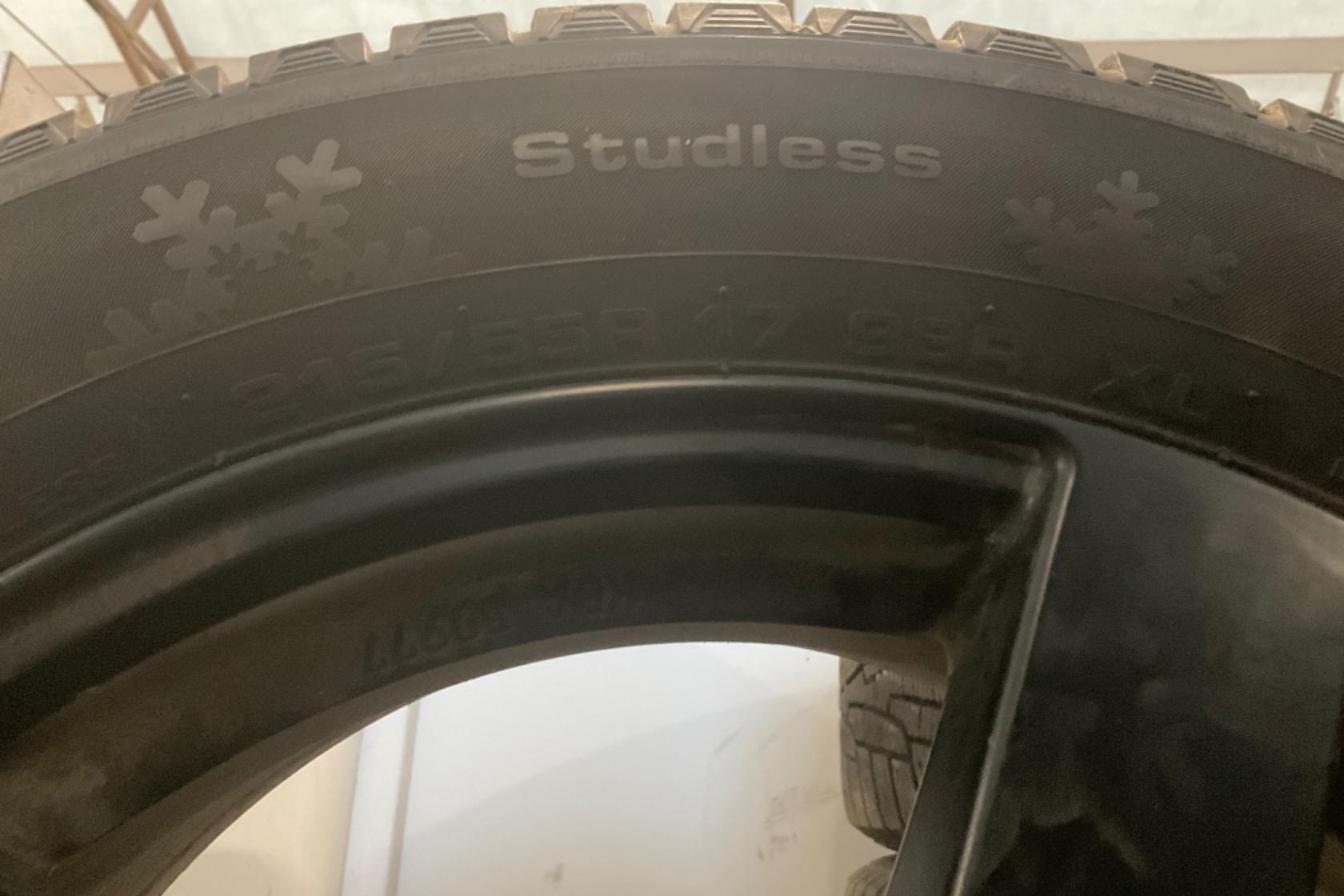 Vinterhjul (nr 41) KUMHO IZEN KW31 215/55R17 - 0 km