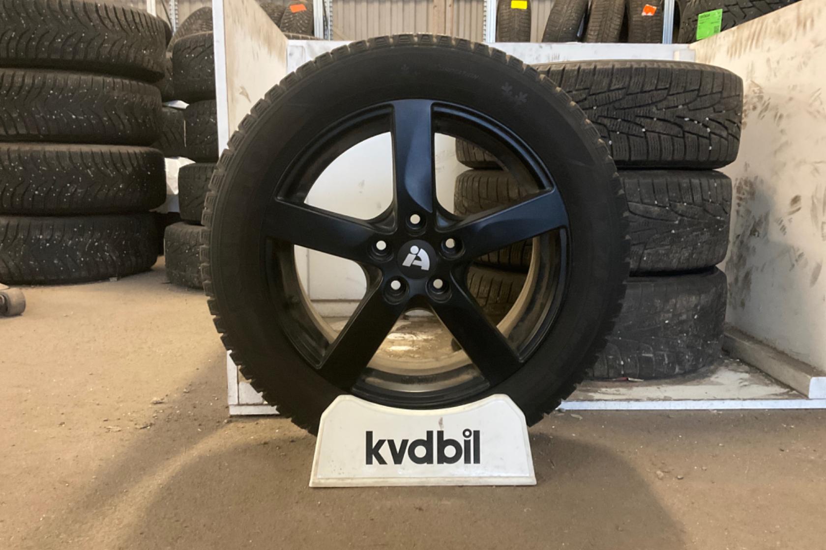 Vinterhjul (nr 41) KUMHO IZEN KW31 215/55R17 - 0 km