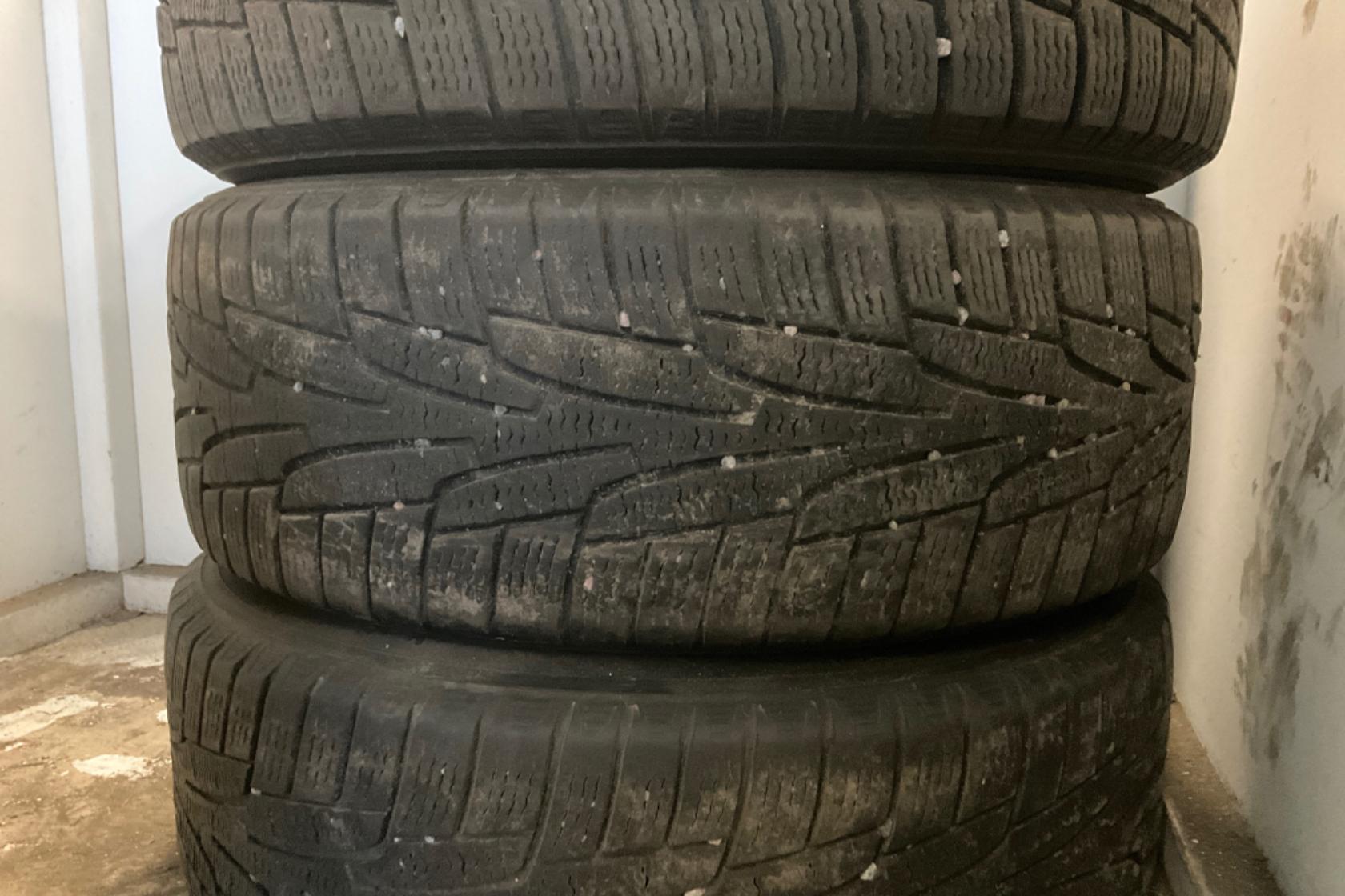 Vinterhjul (nr 41) KUMHO IZEN KW31 215/55R17 - 0 km