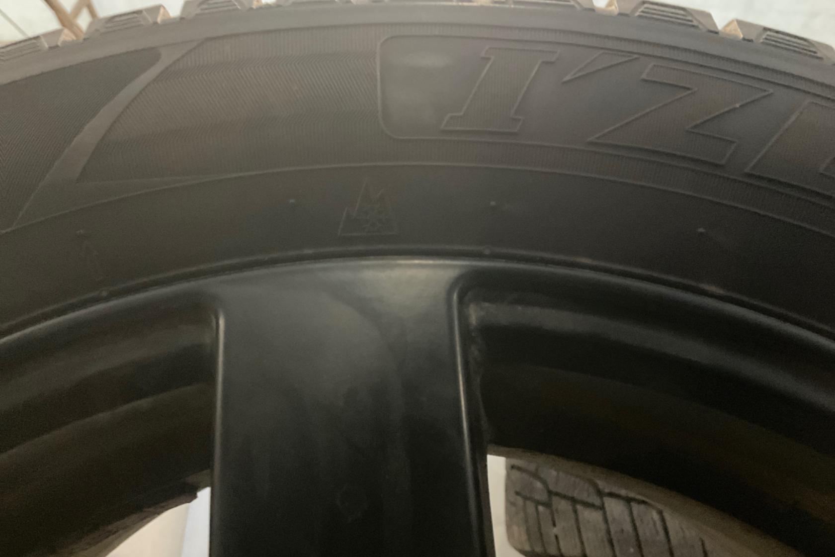 Vinterhjul (nr 41) KUMHO IZEN KW31 215/55R17 - 0 km