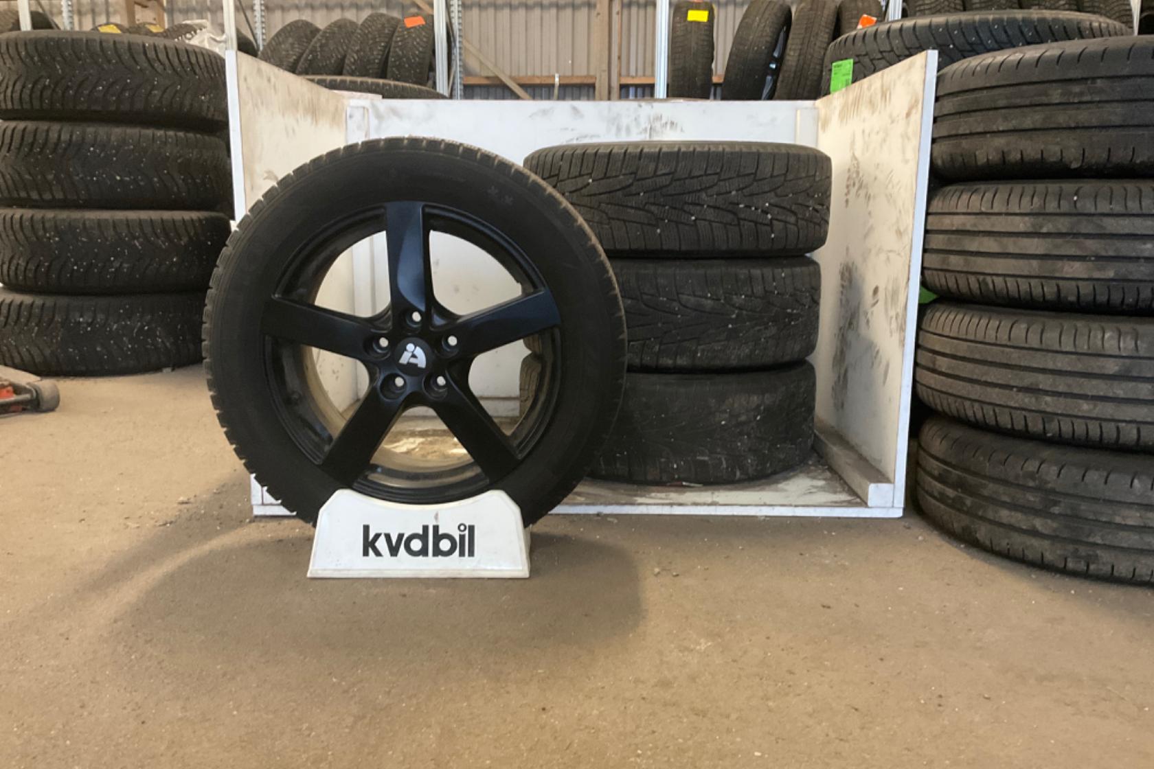 Vinterhjul (nr 41) KUMHO IZEN KW31 215/55R17 - 0 km