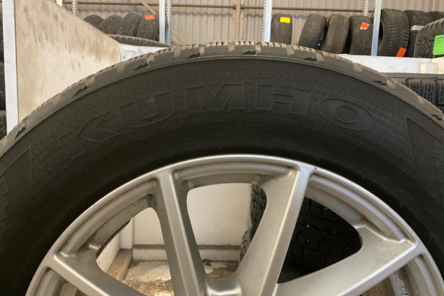 Vinterhjul (nr 43) KUMHO IZEN RV 225/60R17 - 0 km