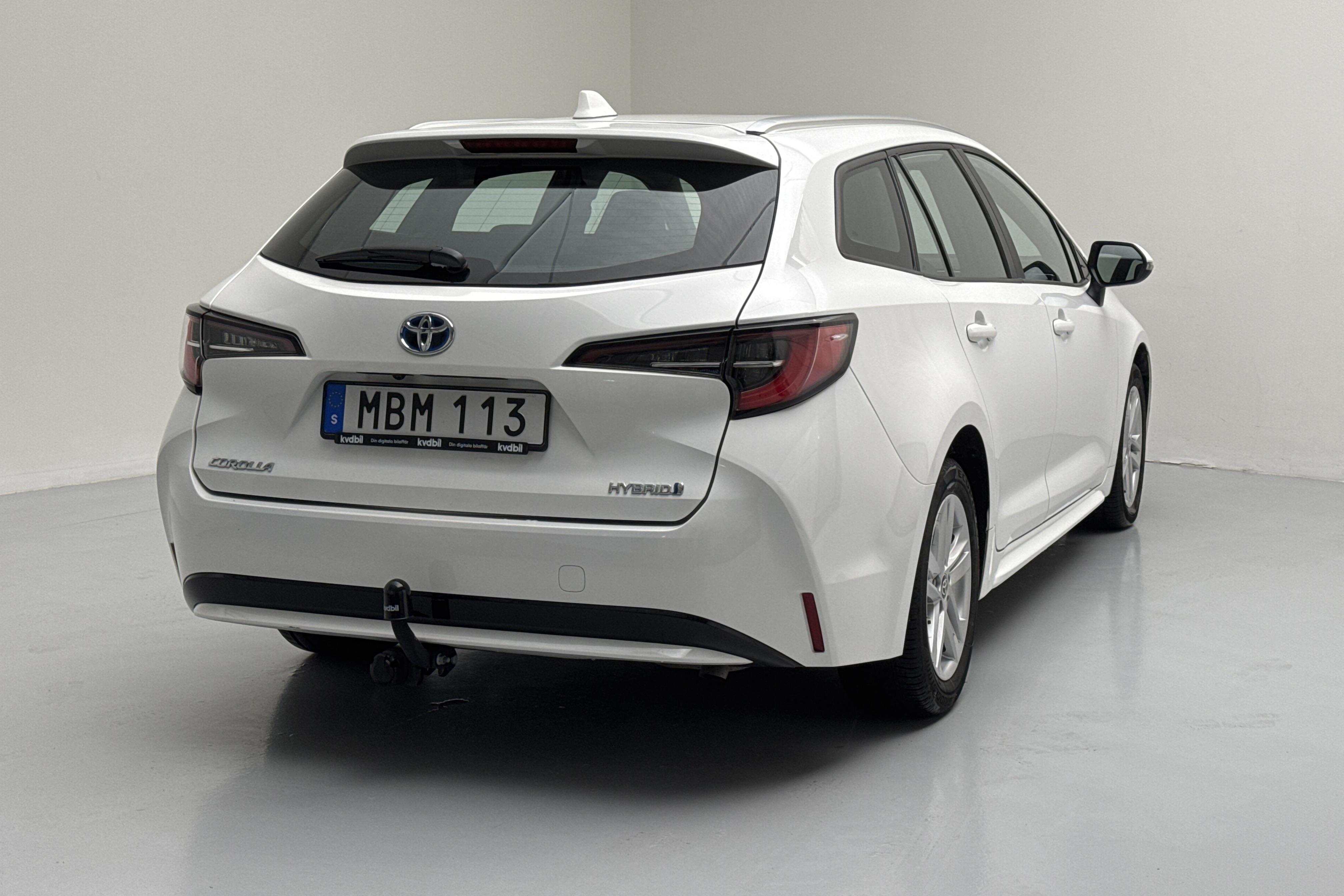 Toyota Corolla 1.8 Hybrid Touring Sports (122hk) - 14 360 km - Automatyczna - biały - 2022