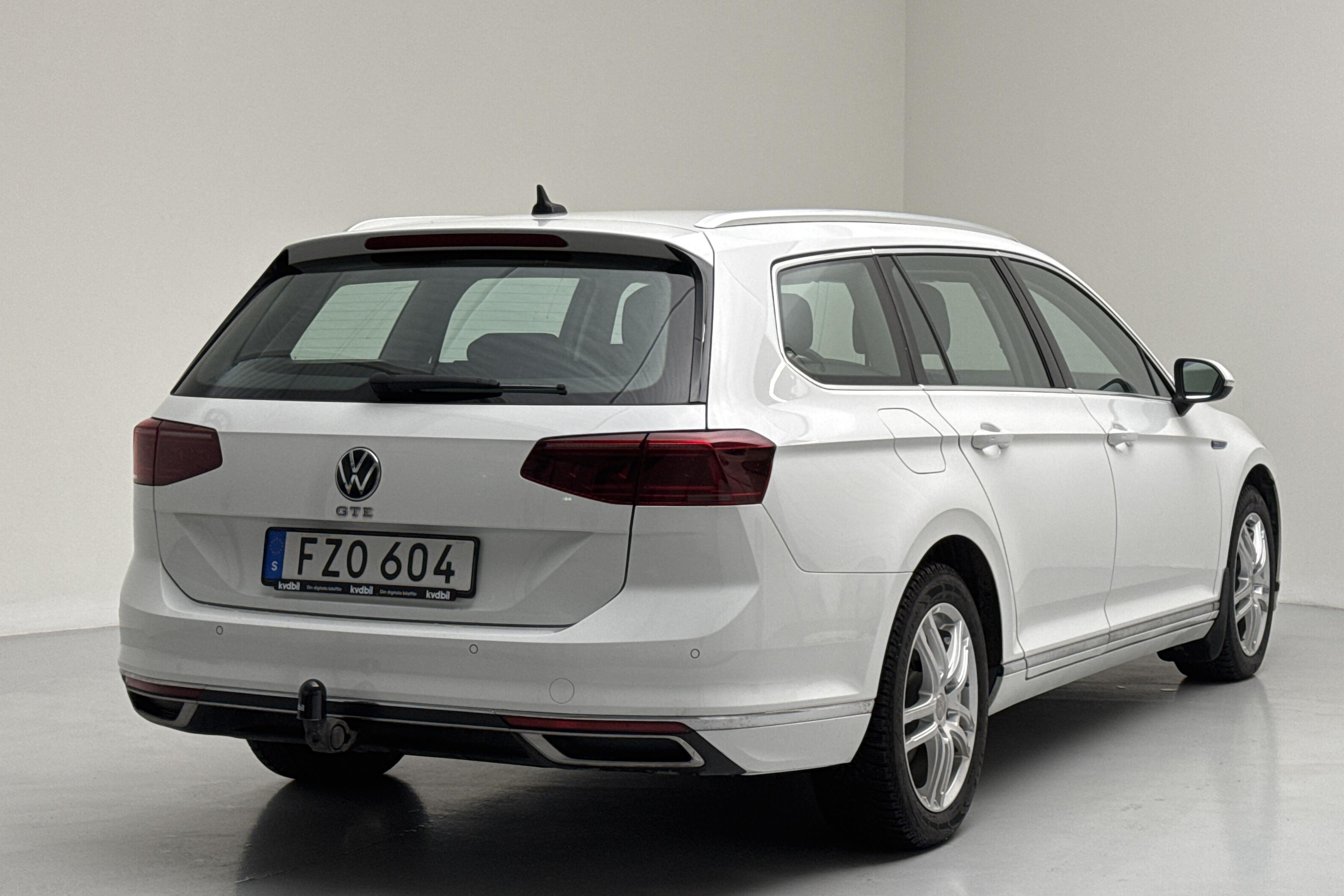 VW Passat 1.4 GTE Sportscombi (218hk) - 85 260 km - Automatyczna - biały - 2021