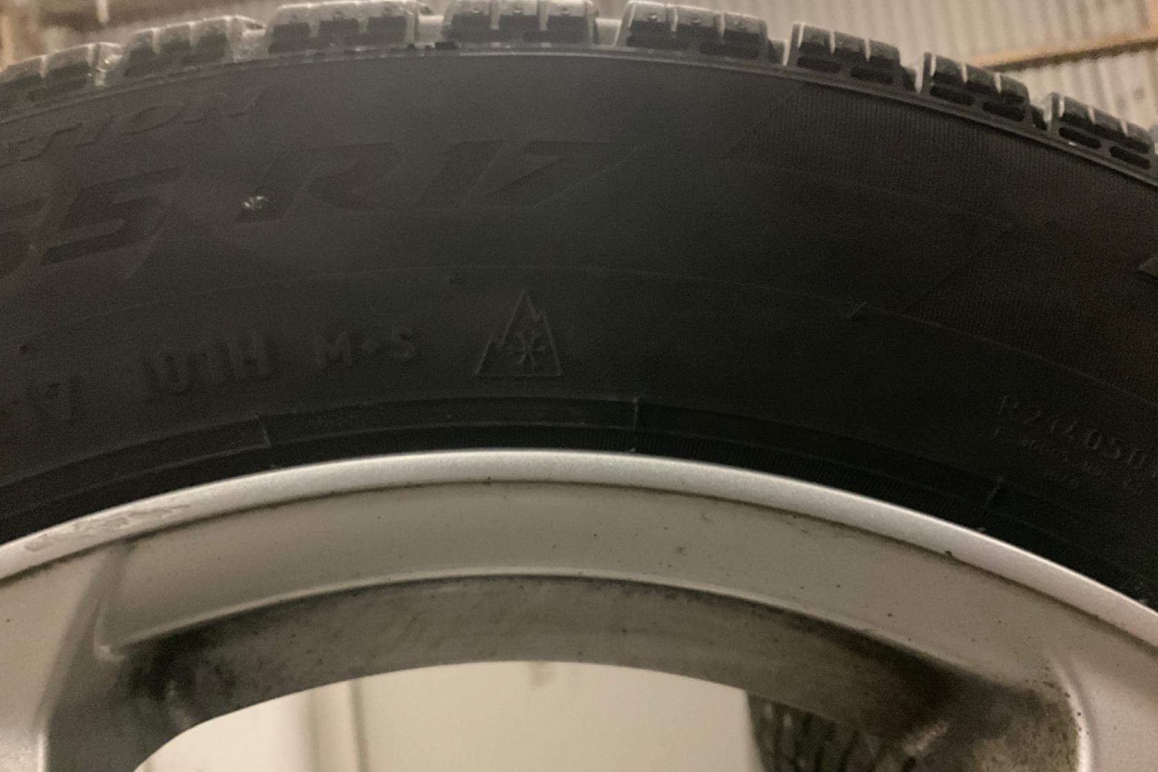 Vinterhjul (nr 54) PIRELLI ICE ZERO 225/55R17 - 0 km