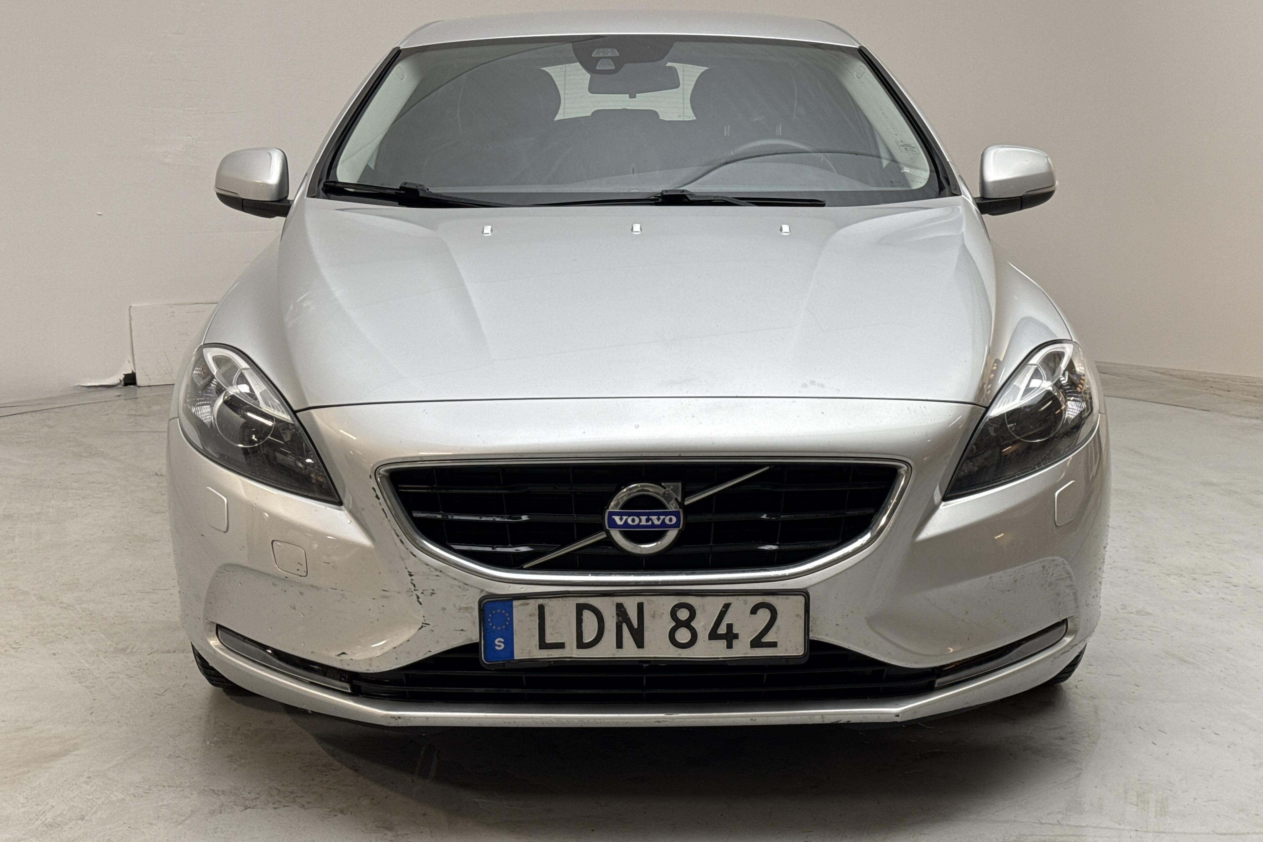 Volvo V40 D2 (120hk) - 195 310 km - Manual - silver - 2016