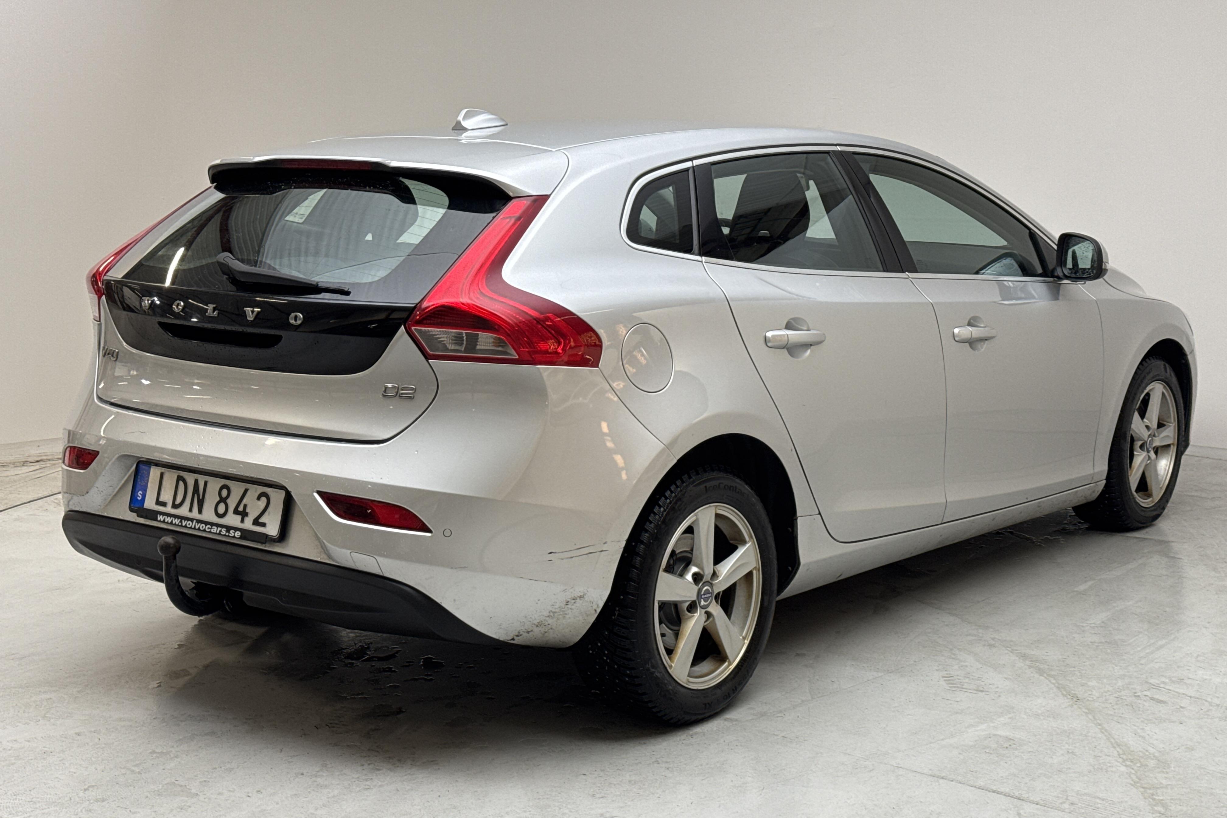 Volvo V40 D2 (120hk) - 195 310 km - Manual - silver - 2016