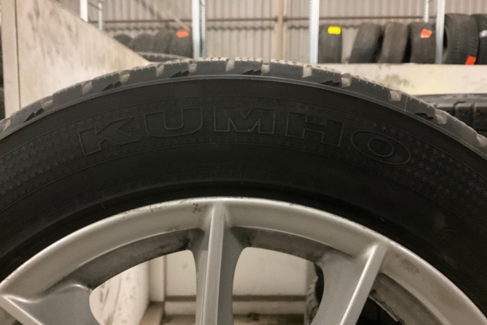 Vinterhjul (nr 66) KUMHO IZEN 215/60R17 - 0 km