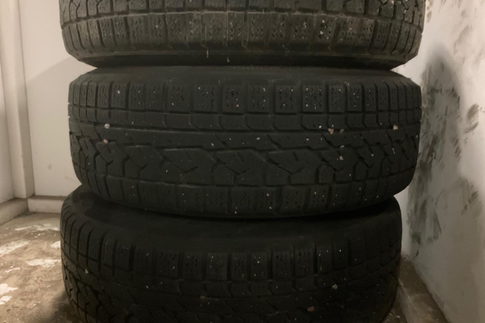 Vinterhjul (nr 66) KUMHO IZEN 215/60R17 - 0 km