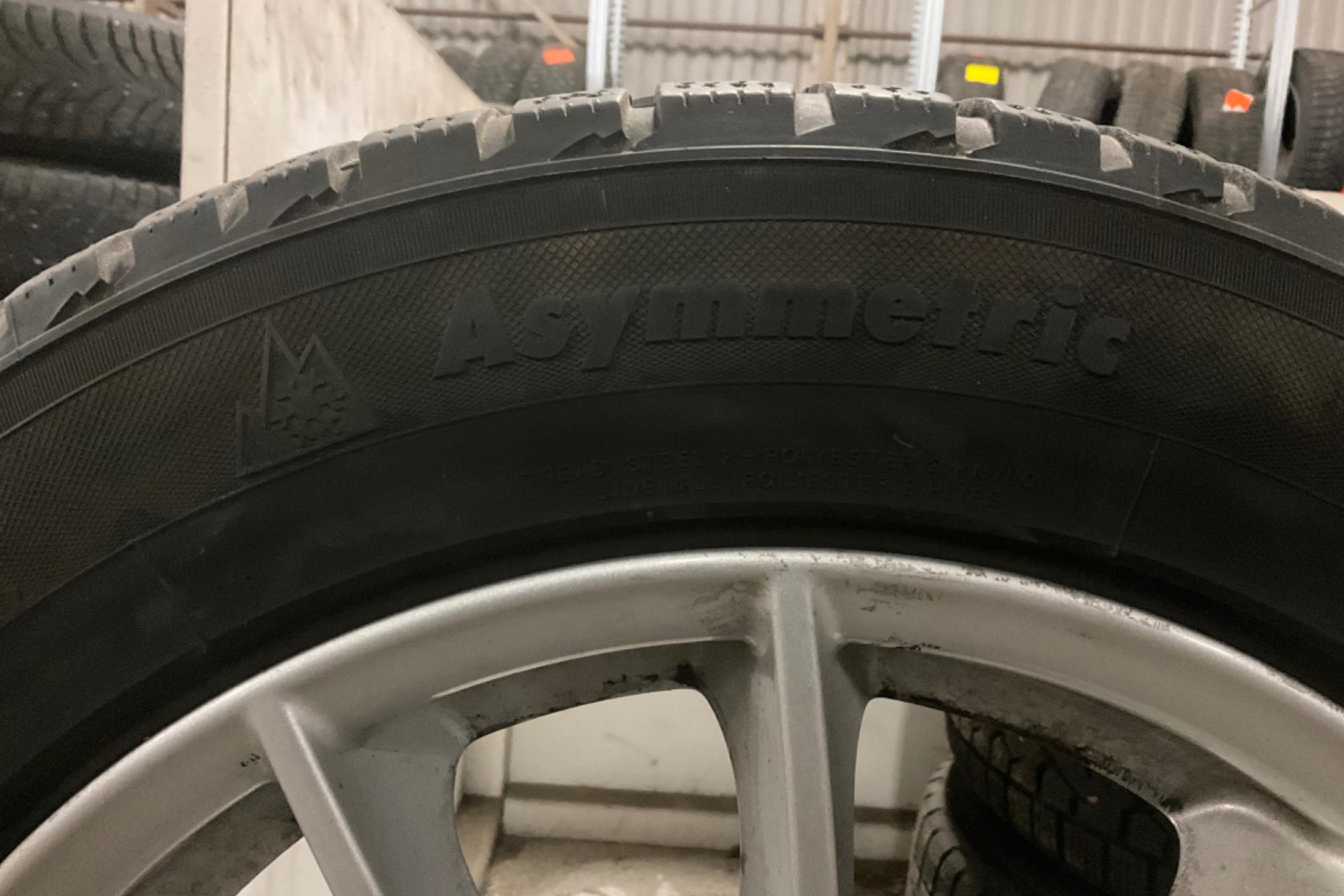 Vinterhjul (nr 66) KUMHO IZEN 215/60R17 - 0 km