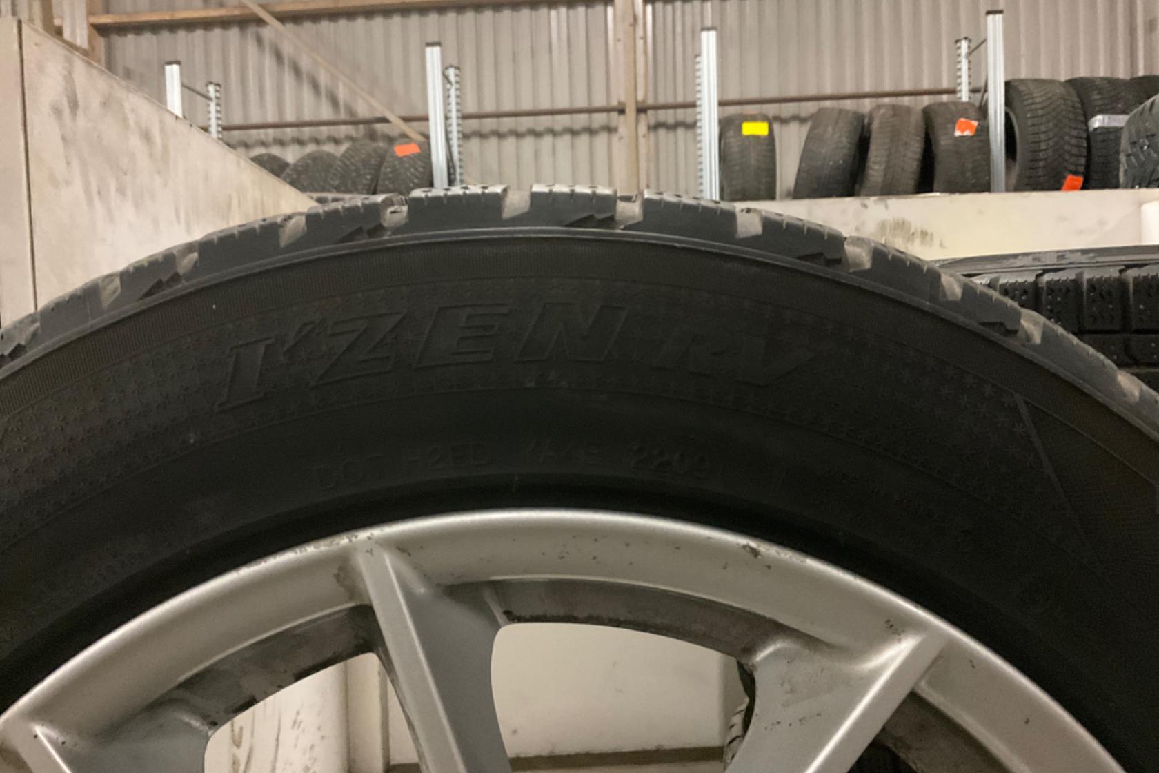 Vinterhjul (nr 66) KUMHO IZEN 215/60R17 - 0 km