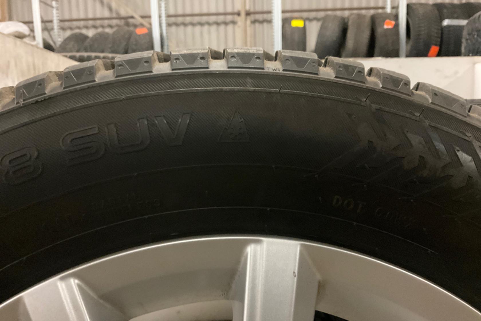 Vinterhjul (nr 67) NOKIAN HAKKAPELIITTA 8 SUV 215/65R17 - 0 km