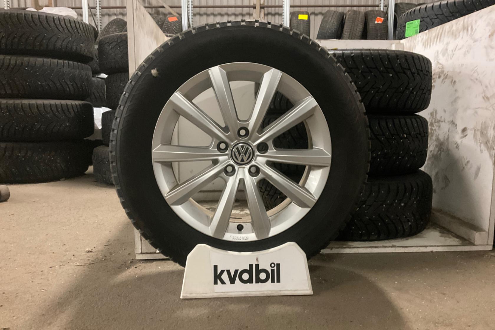 Vinterhjul (nr 67) NOKIAN HAKKAPELIITTA 8 SUV 215/65R17 - 0 km