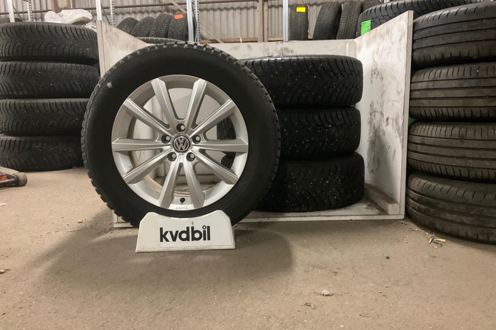 Vinterhjul (nr 67) NOKIAN HAKKAPELIITTA 8 SUV 215/65R17 - 0 km