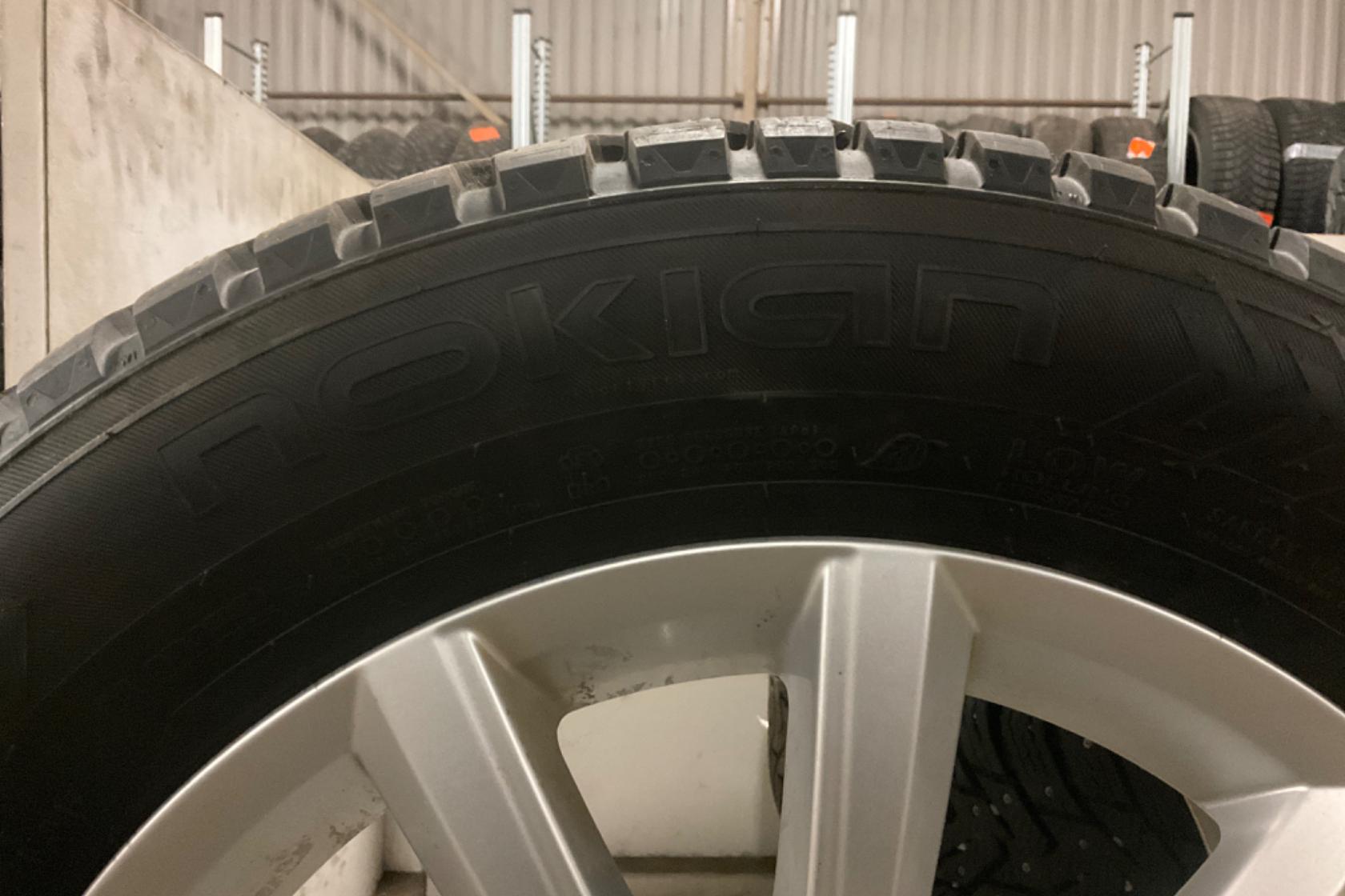 Vinterhjul (nr 67) NOKIAN HAKKAPELIITTA 8 SUV 215/65R17 - 0 km