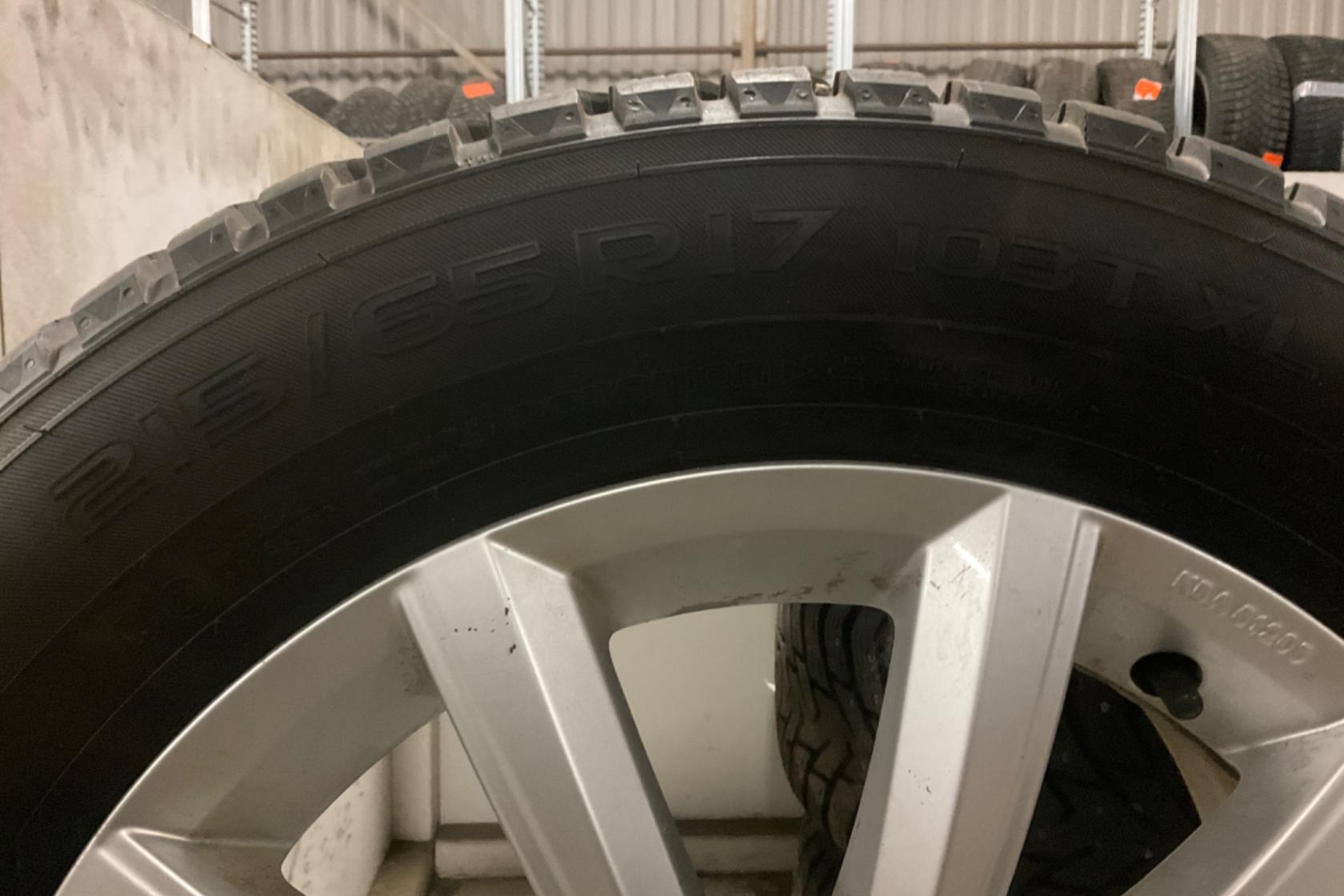 Vinterhjul (nr 67) NOKIAN HAKKAPELIITTA 8 SUV 215/65R17 - 0 km