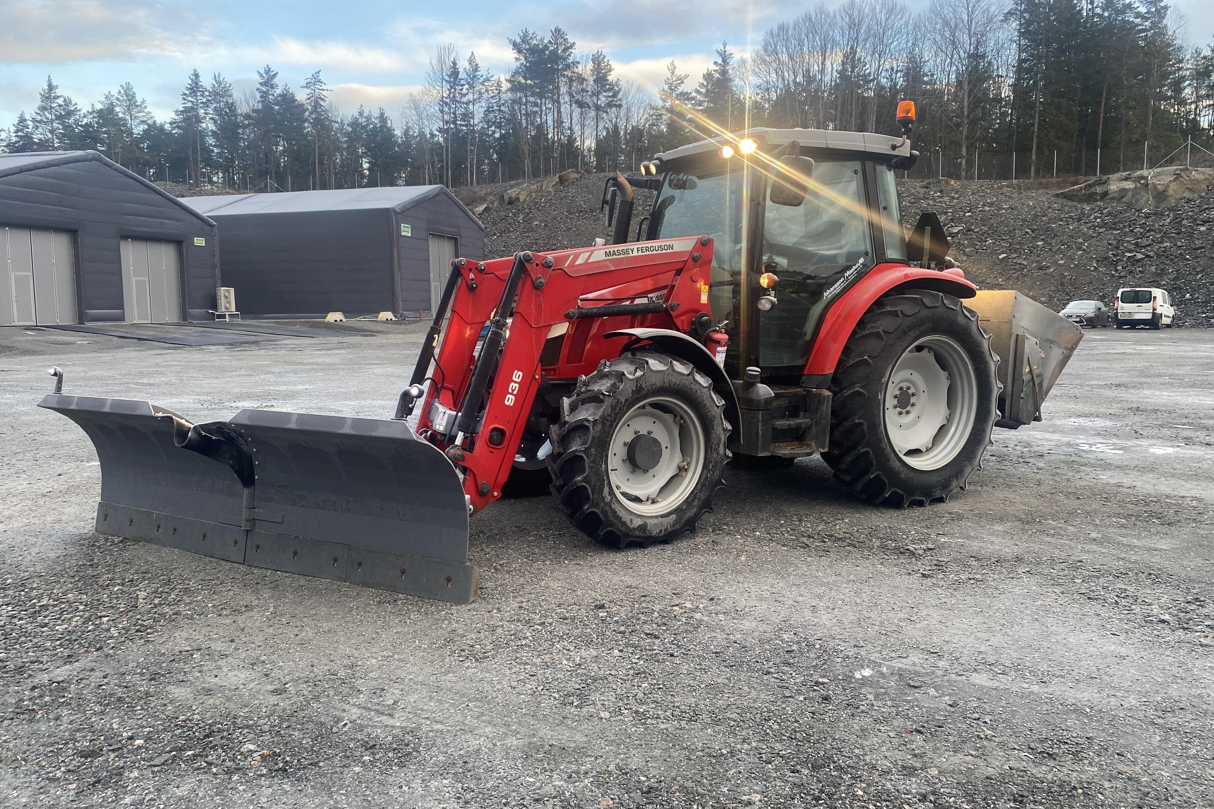 Massey Ferguson MF 5609 Traktor - 0 km - röd - 2017