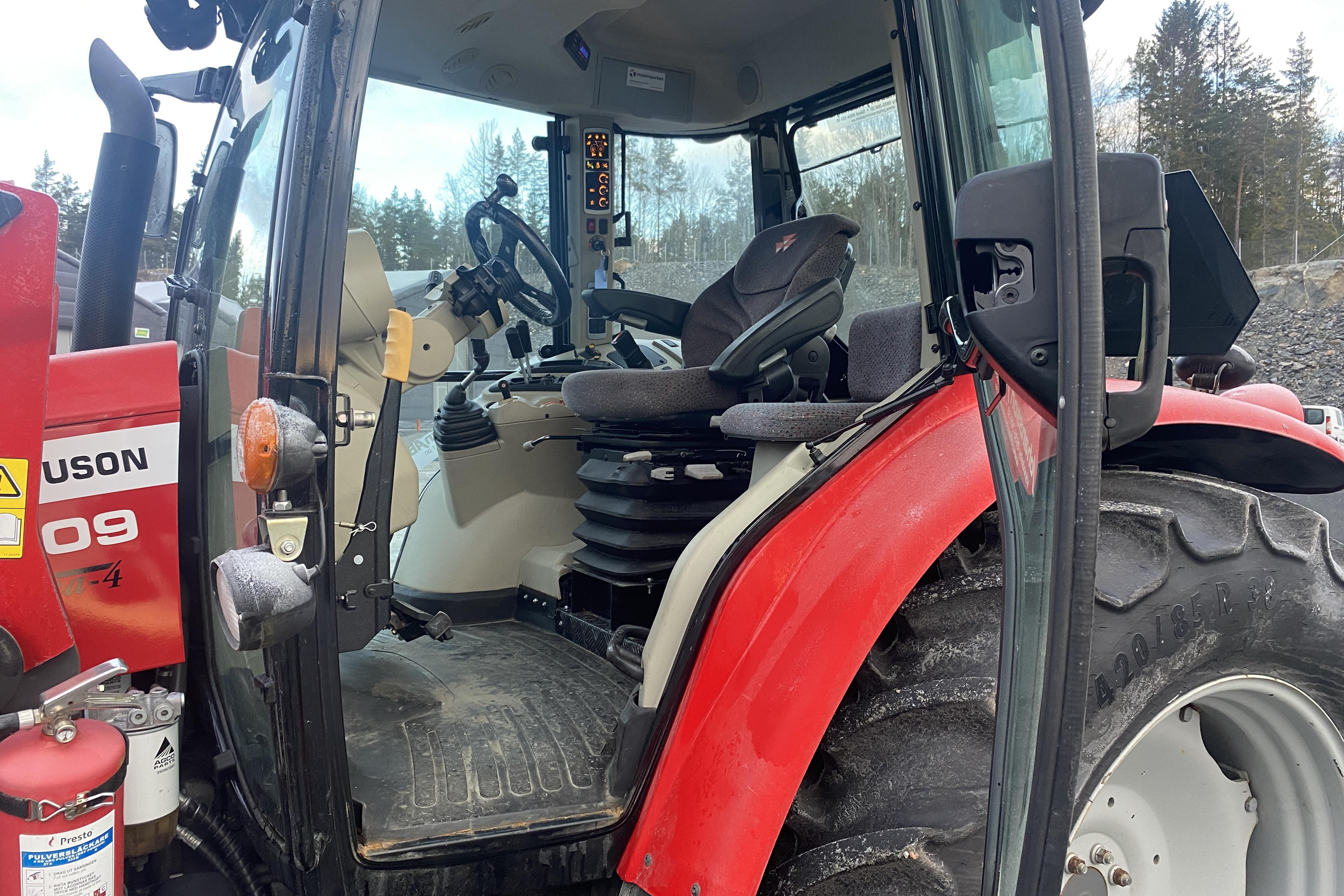 Massey Ferguson MF 5609 Traktor - 0 km - röd - 2017