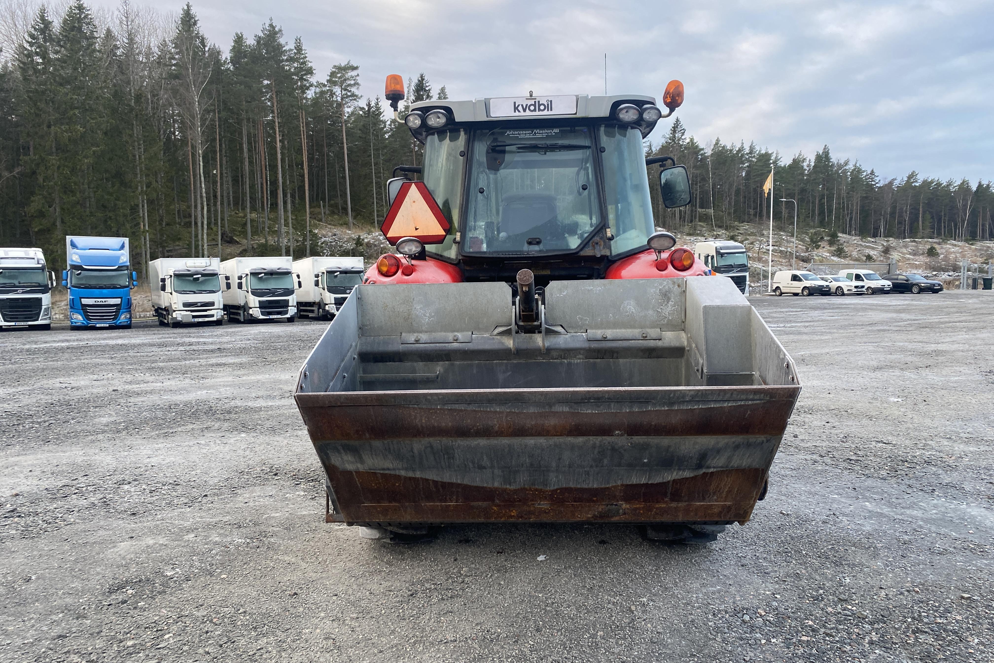 Massey Ferguson MF 5609 Traktor - 0 km - röd - 2017