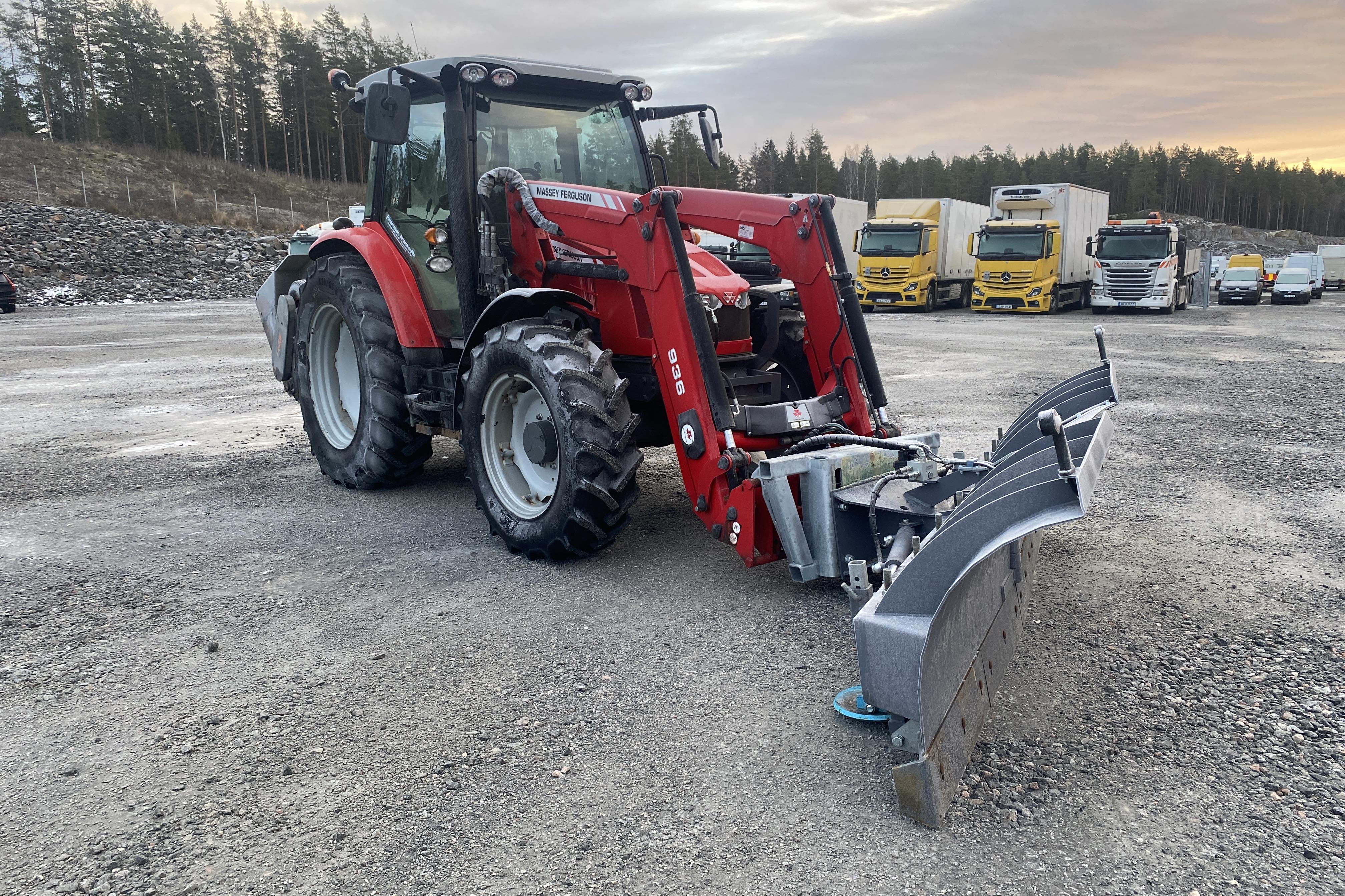 Massey Ferguson MF 5609 Traktor - 0 km - röd - 2017