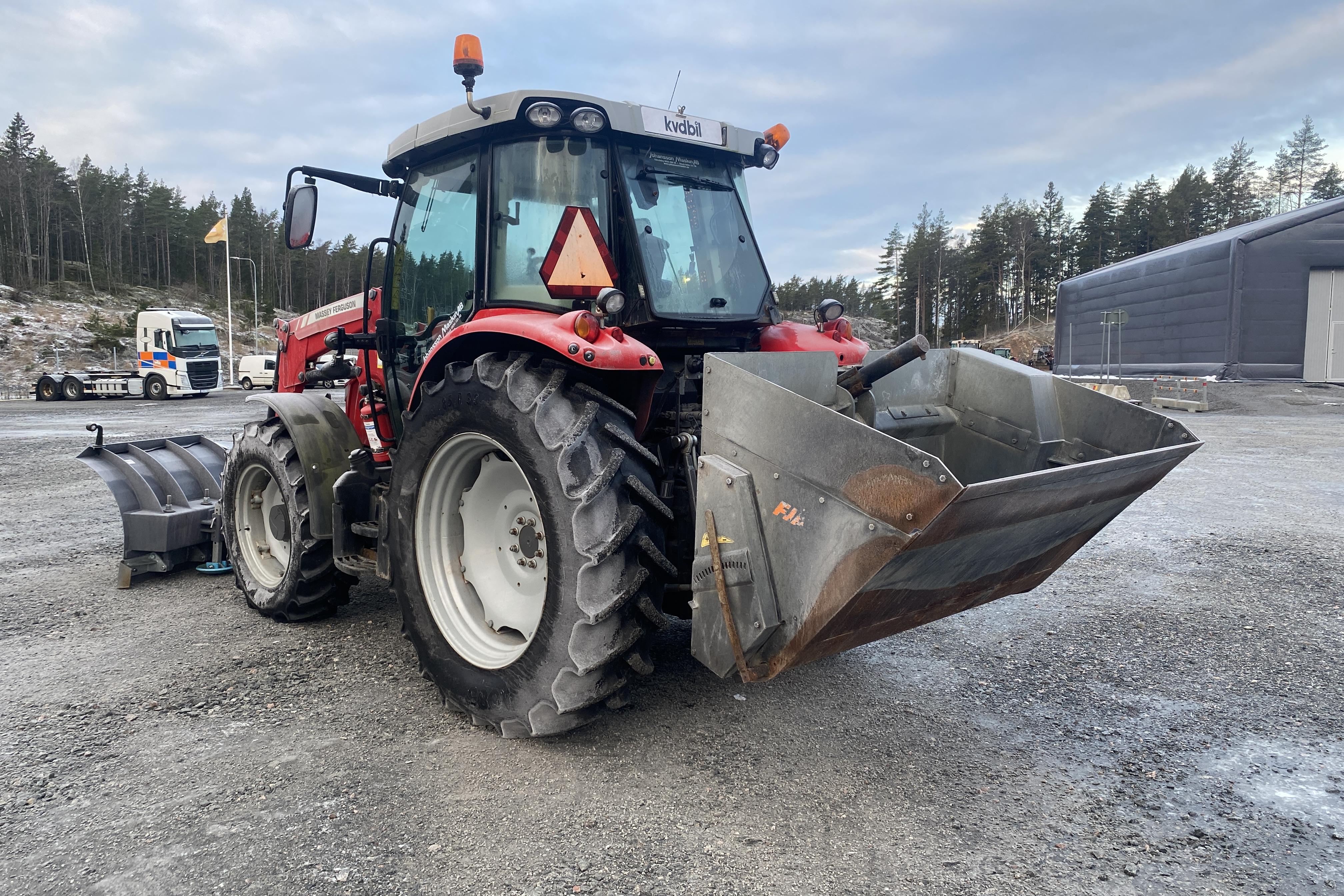 Massey Ferguson MF 5609 Traktor - 0 km - röd - 2017