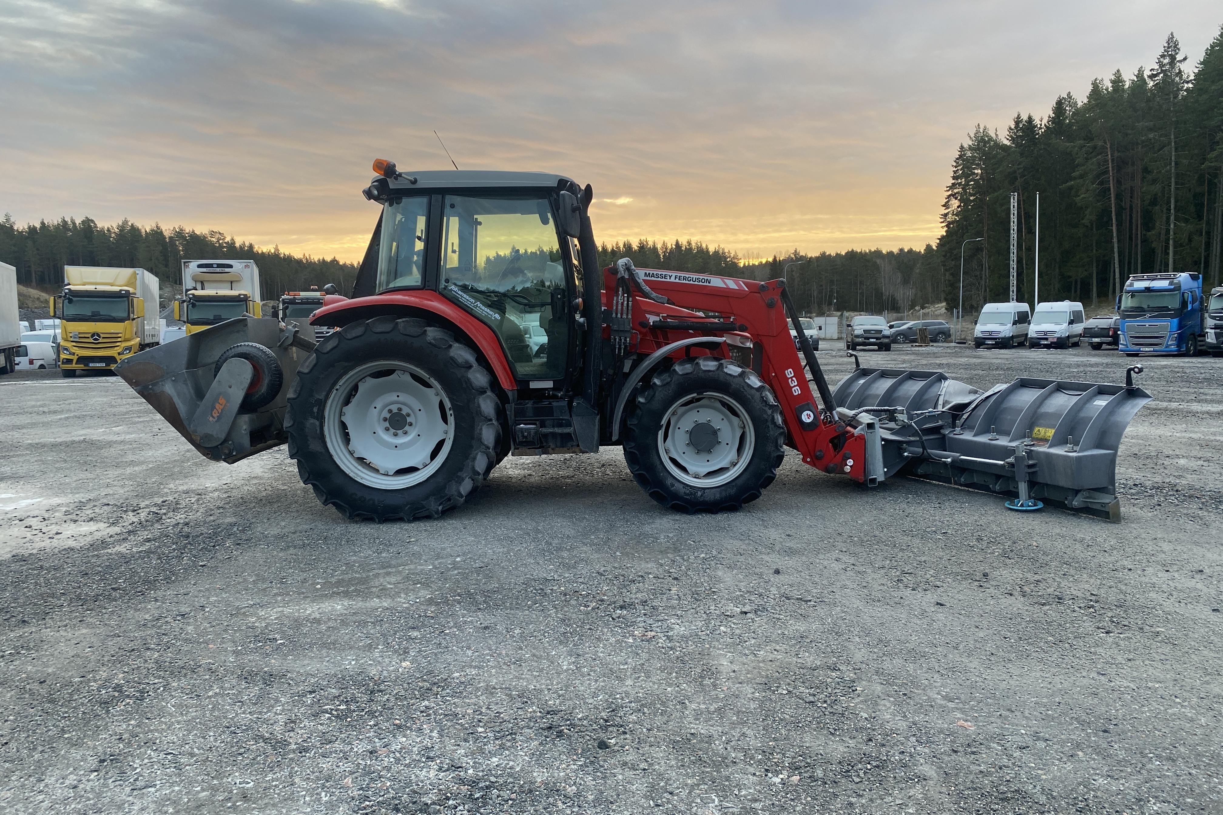 Massey Ferguson MF 5609 Traktor - 0 km - röd - 2017