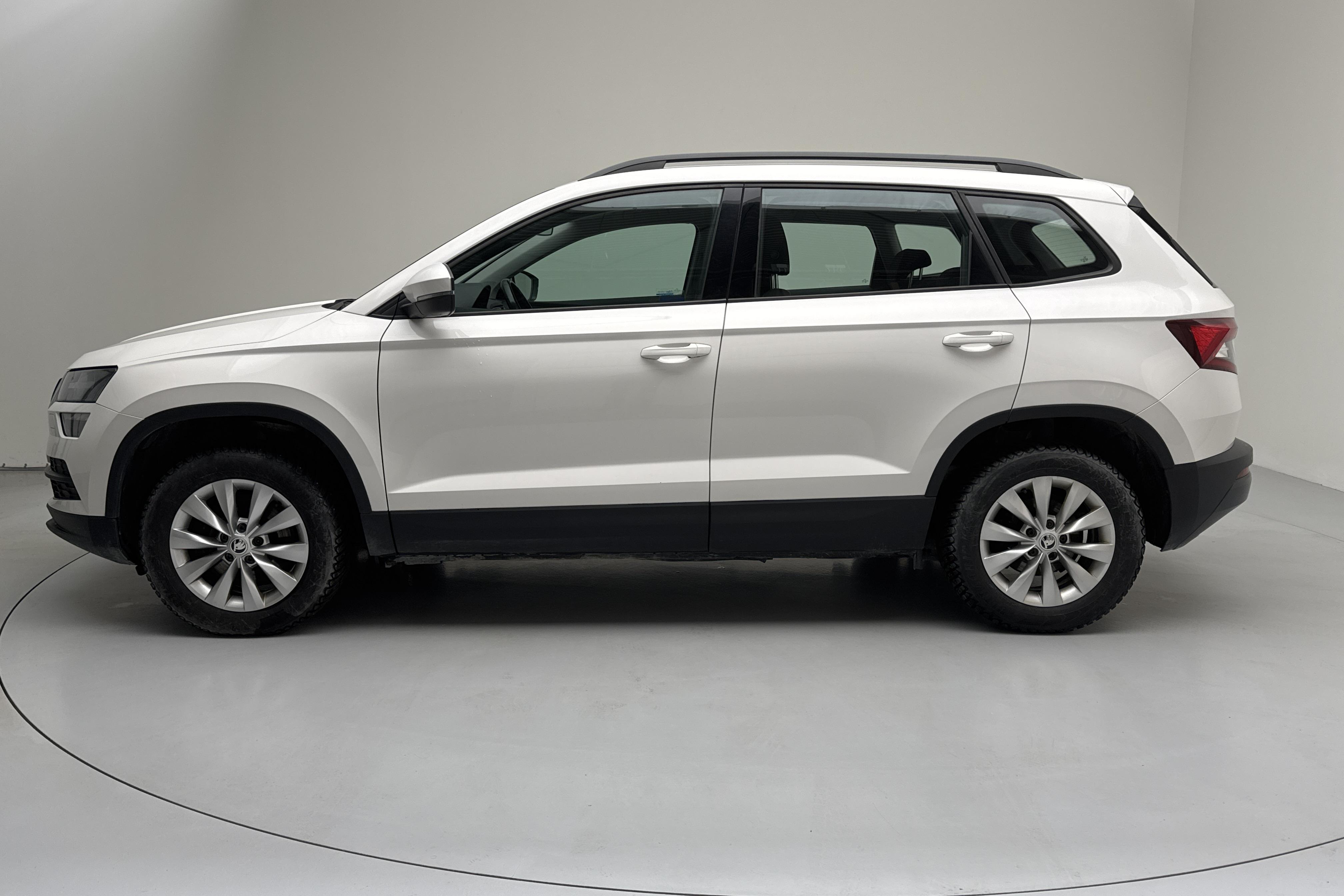 Skoda Karoq 2.0 TDI 4X4 (150hk) - 17 602 mil - Manuell - vit - 2019