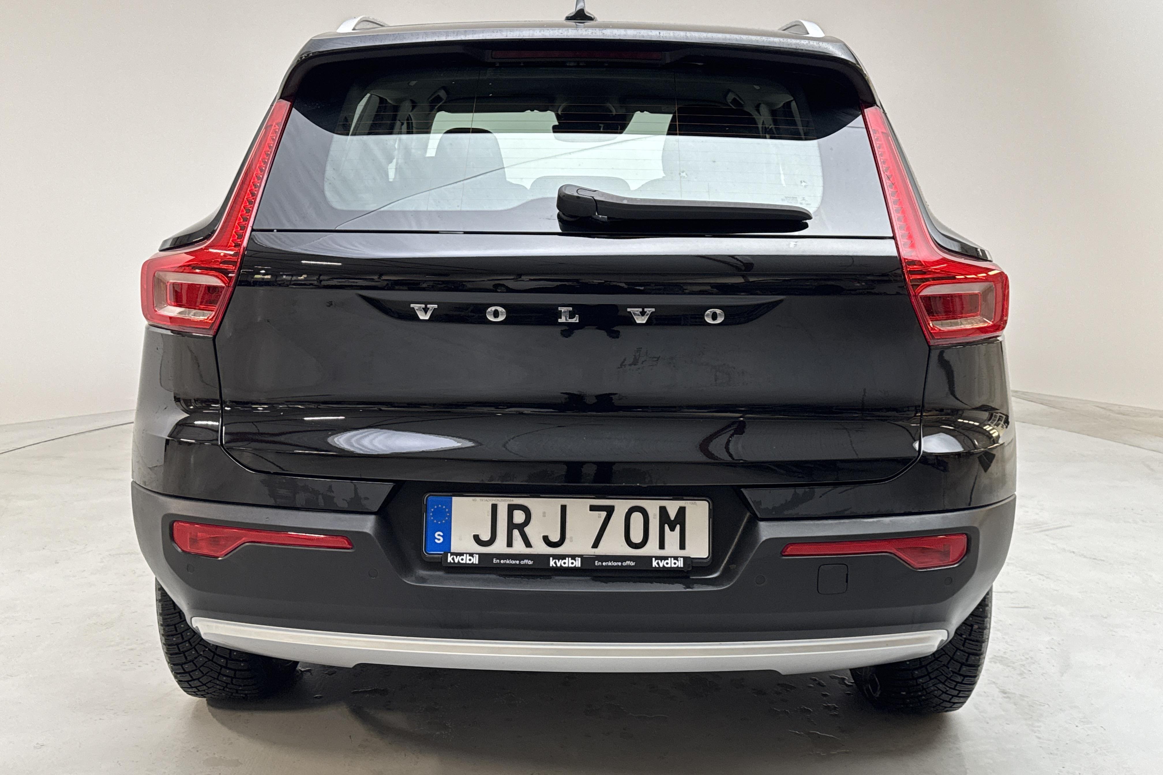 Volvo XC40 B4 2WD (197hk) - 5 265 mil - Automat - svart - 2022