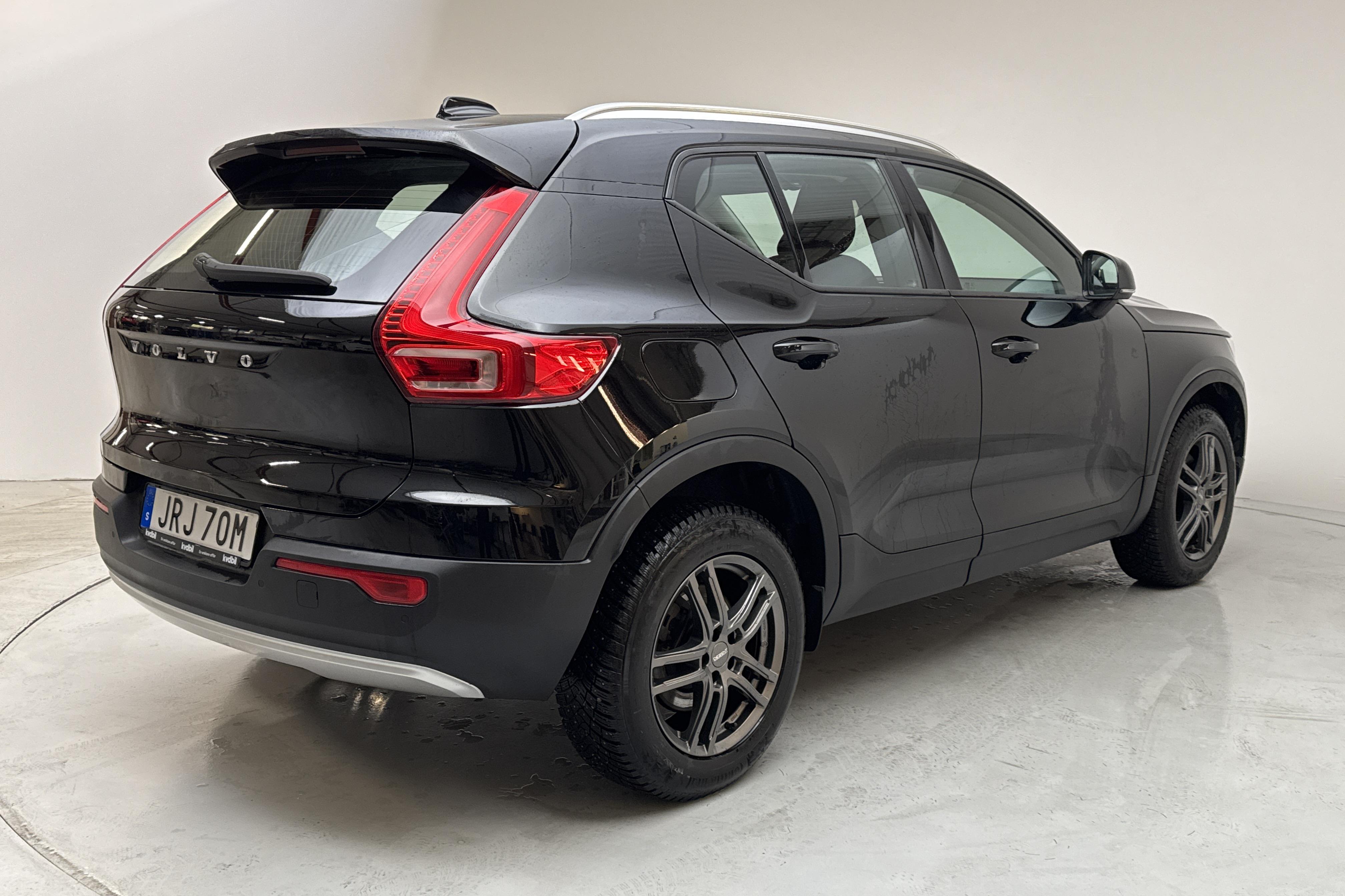 Volvo XC40 B4 2WD (197hk) - 5 265 mil - Automat - svart - 2022