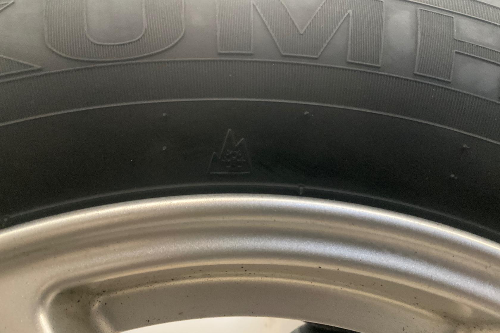 Vinterhjul (nr 84) KUMHO IZEN KW31 225/65R17 - 0 km