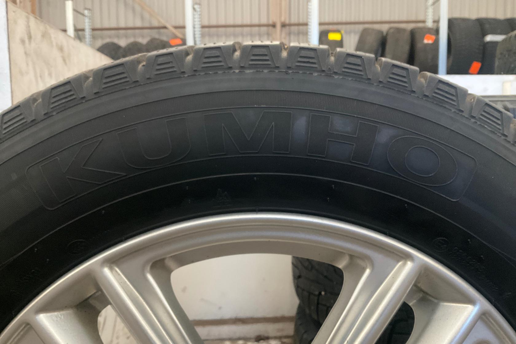 Vinterhjul (nr 84) KUMHO IZEN KW31 225/65R17 - 0 km