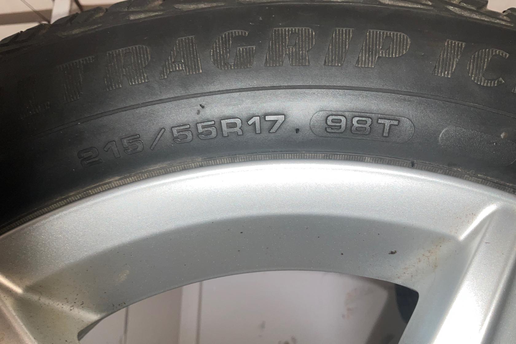 Vinterhjul (nr 92) GOODYEAR ULTRAGRIP ICE 2 215/55R17 - 0 km