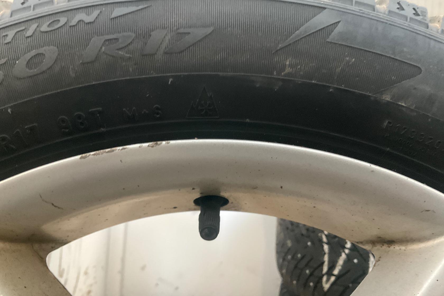 Vinterhjul (nr 100) PIRELLI ICE ZERO 225/50R17 - 0 km