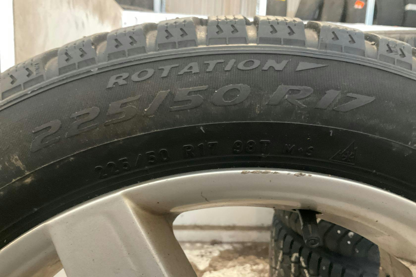 Vinterhjul (nr 100) PIRELLI ICE ZERO 225/50R17 - 0 km