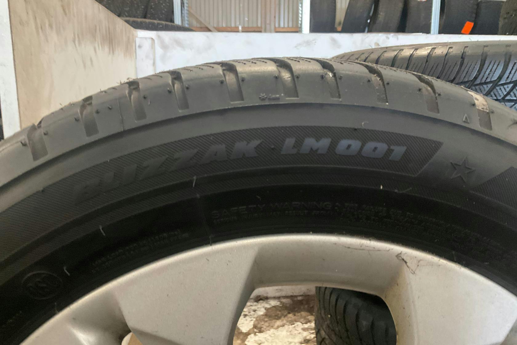 Vinterhjul (nr 101) BRIDGESTONE BLIZZAK LM001 225/55R17 - 0 km