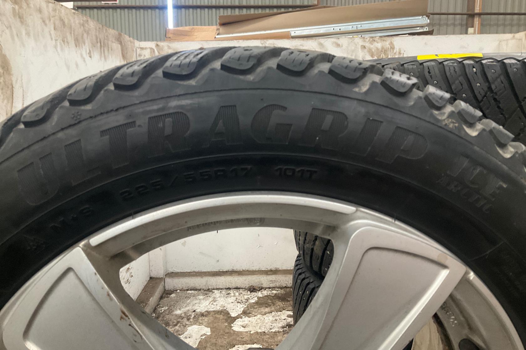 Vinterhjul (nr 117) GOODYEAR ULTRAGRIP ICE 225/55R17 - 0 km