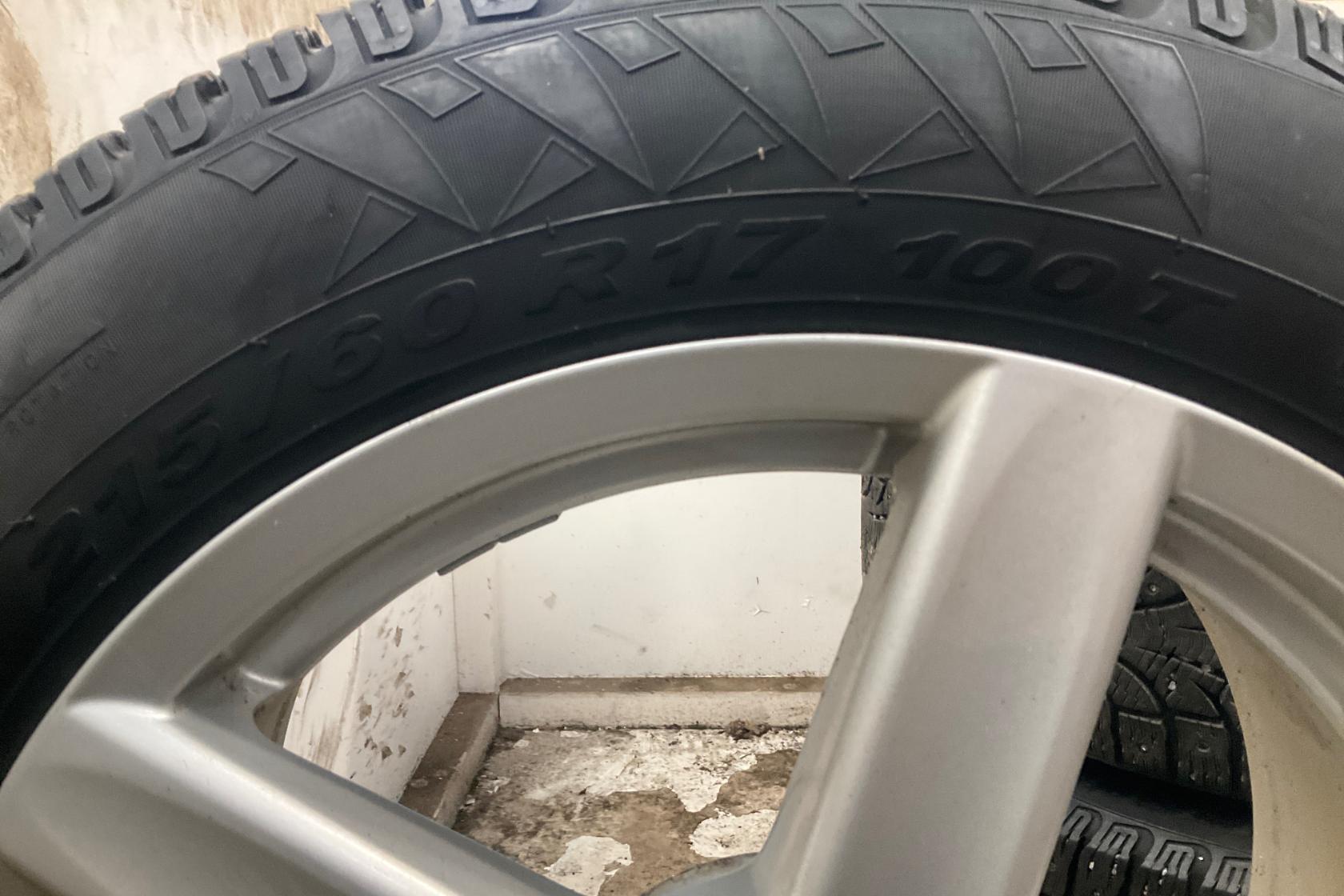 Vinterhjul (nr 118) PIRELLI WINTER CARVING EDGE 215/60R17 - 0 km