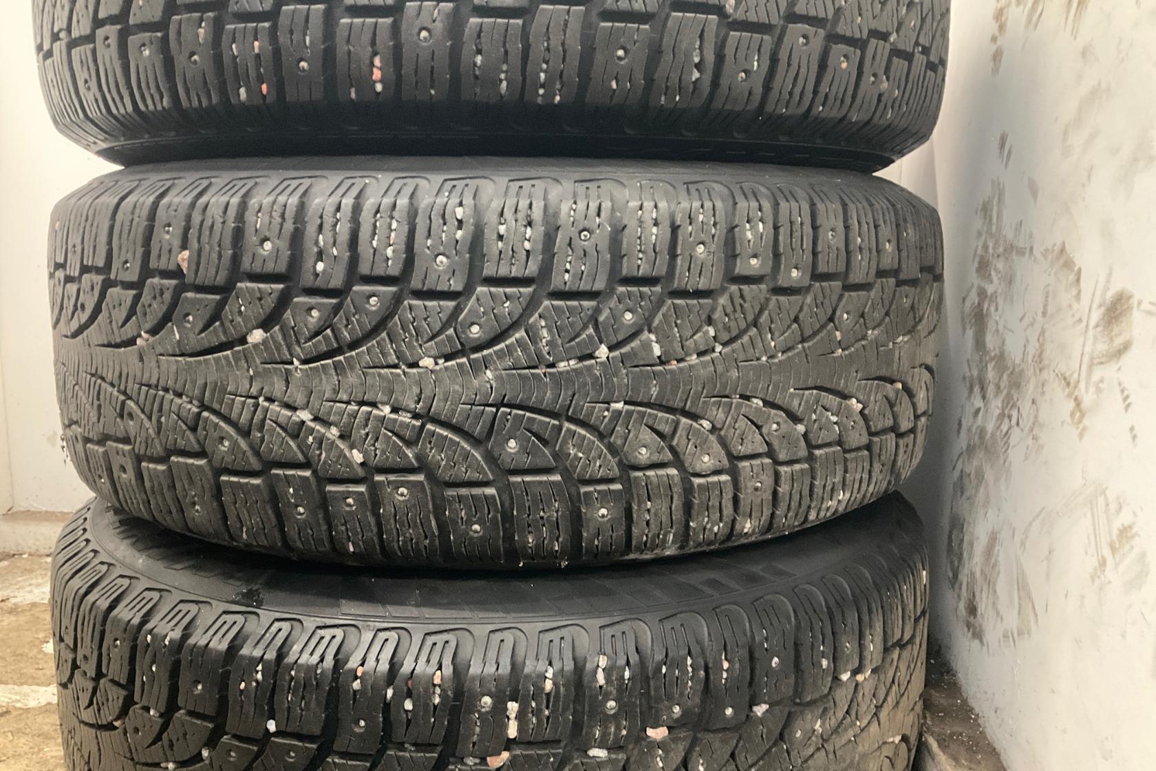 Vinterhjul (nr 118) PIRELLI WINTER CARVING EDGE 215/60R17 - 0 km